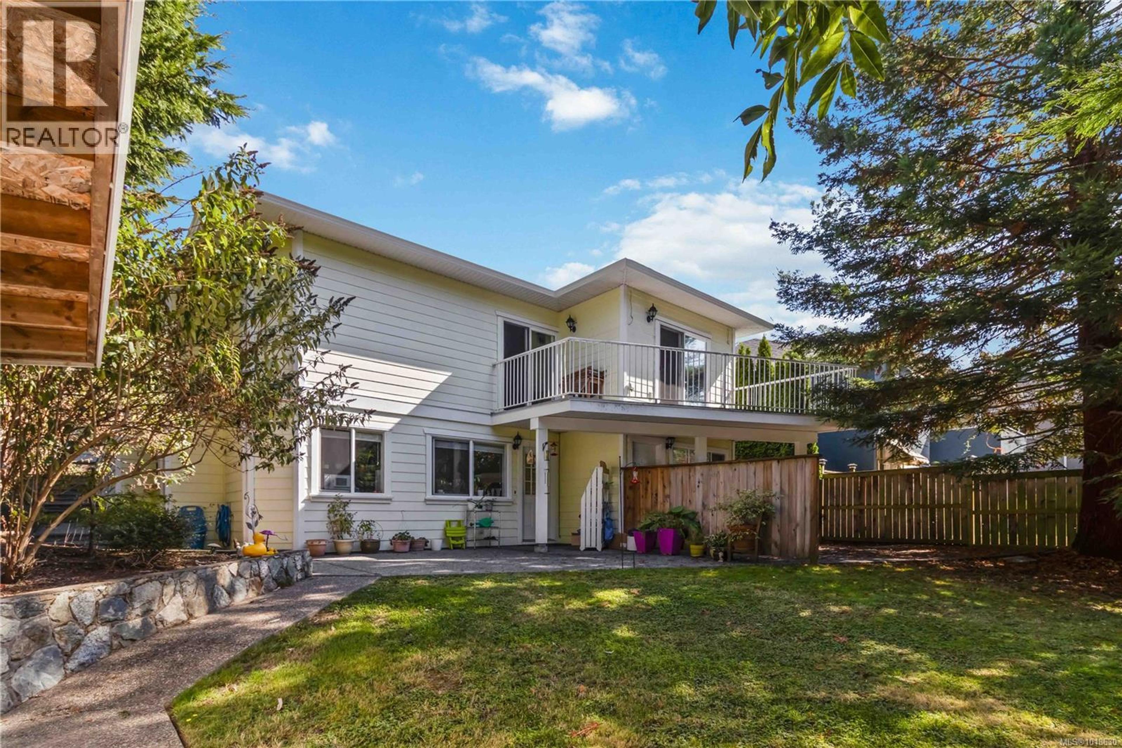 808 Jagdeep Pl, Saanich - Exteriors - Photo 3