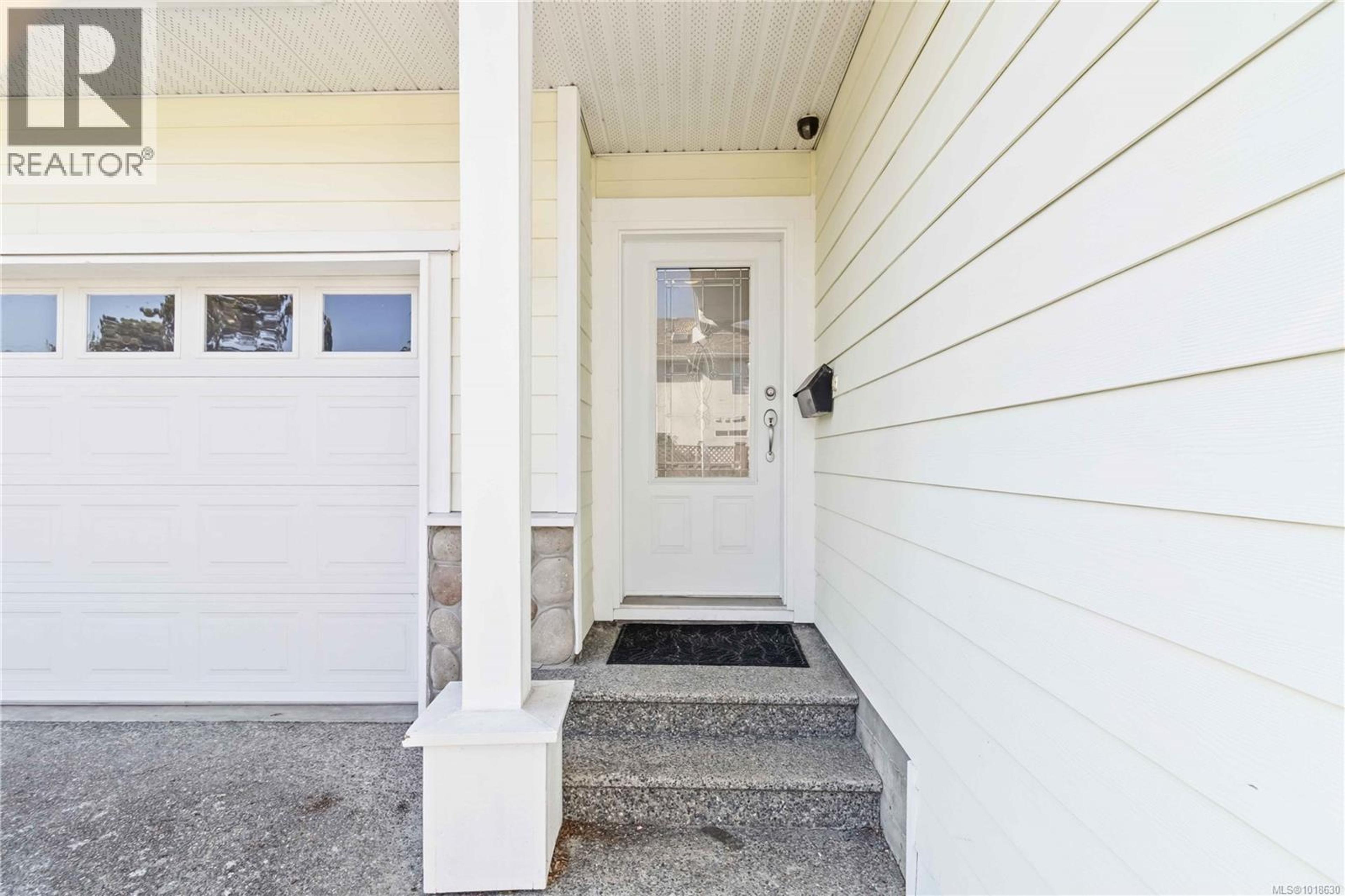 808 Jagdeep Pl, Saanich - Exteriors - Photo 7