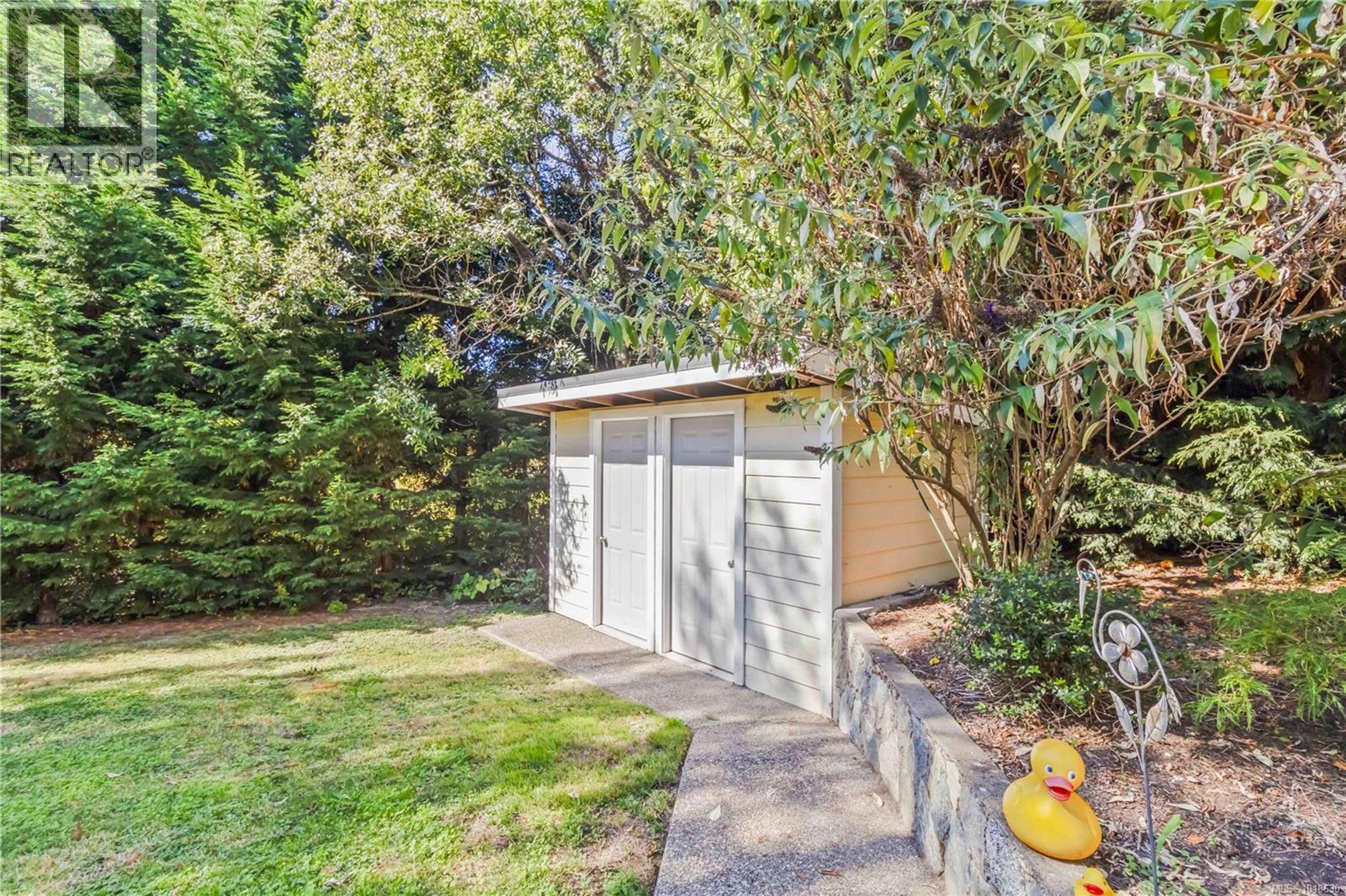 808 Jagdeep Pl, Saanich - Exteriors - Photo 6