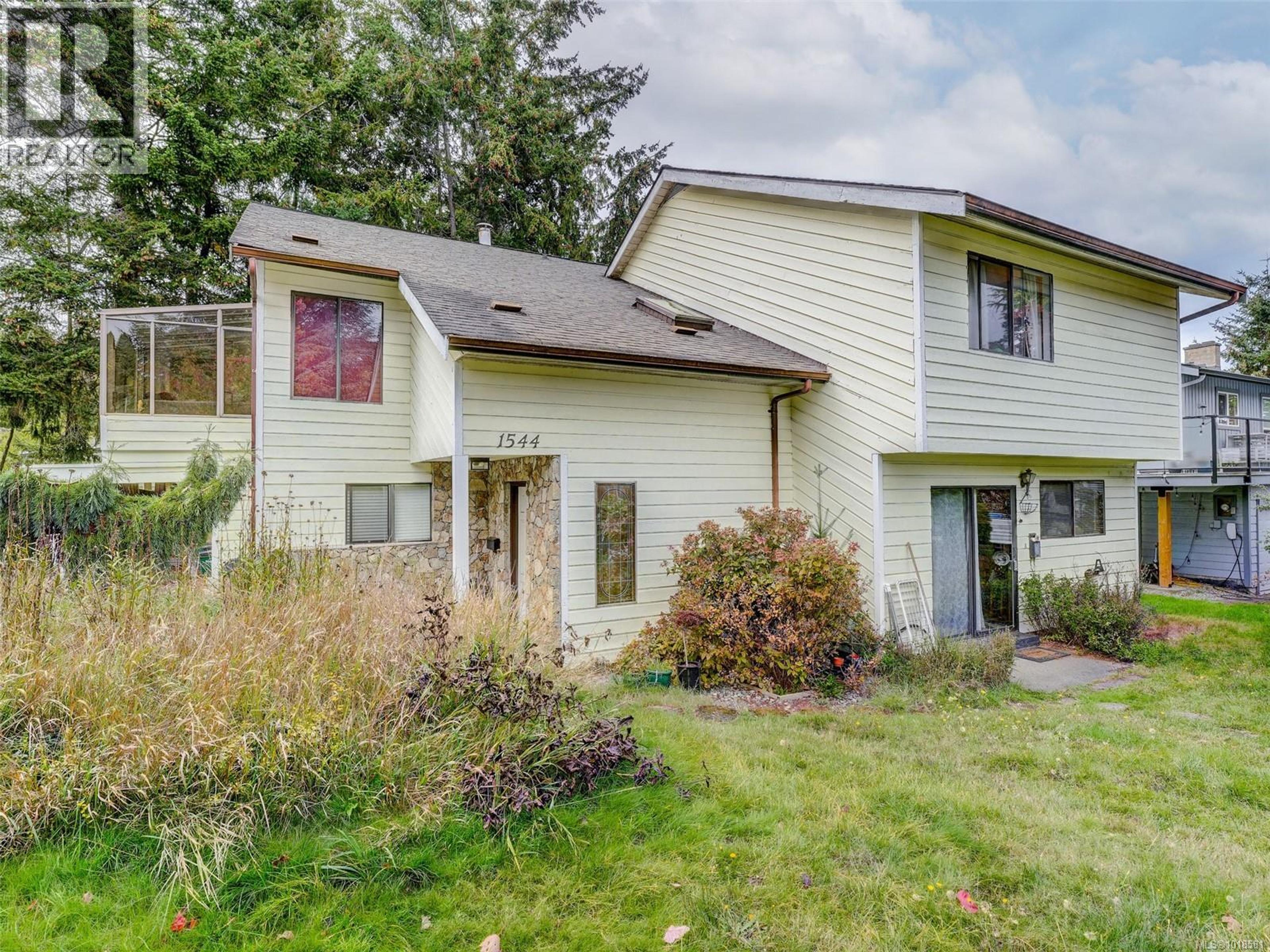 1544 GRANADA CRES - Main Image