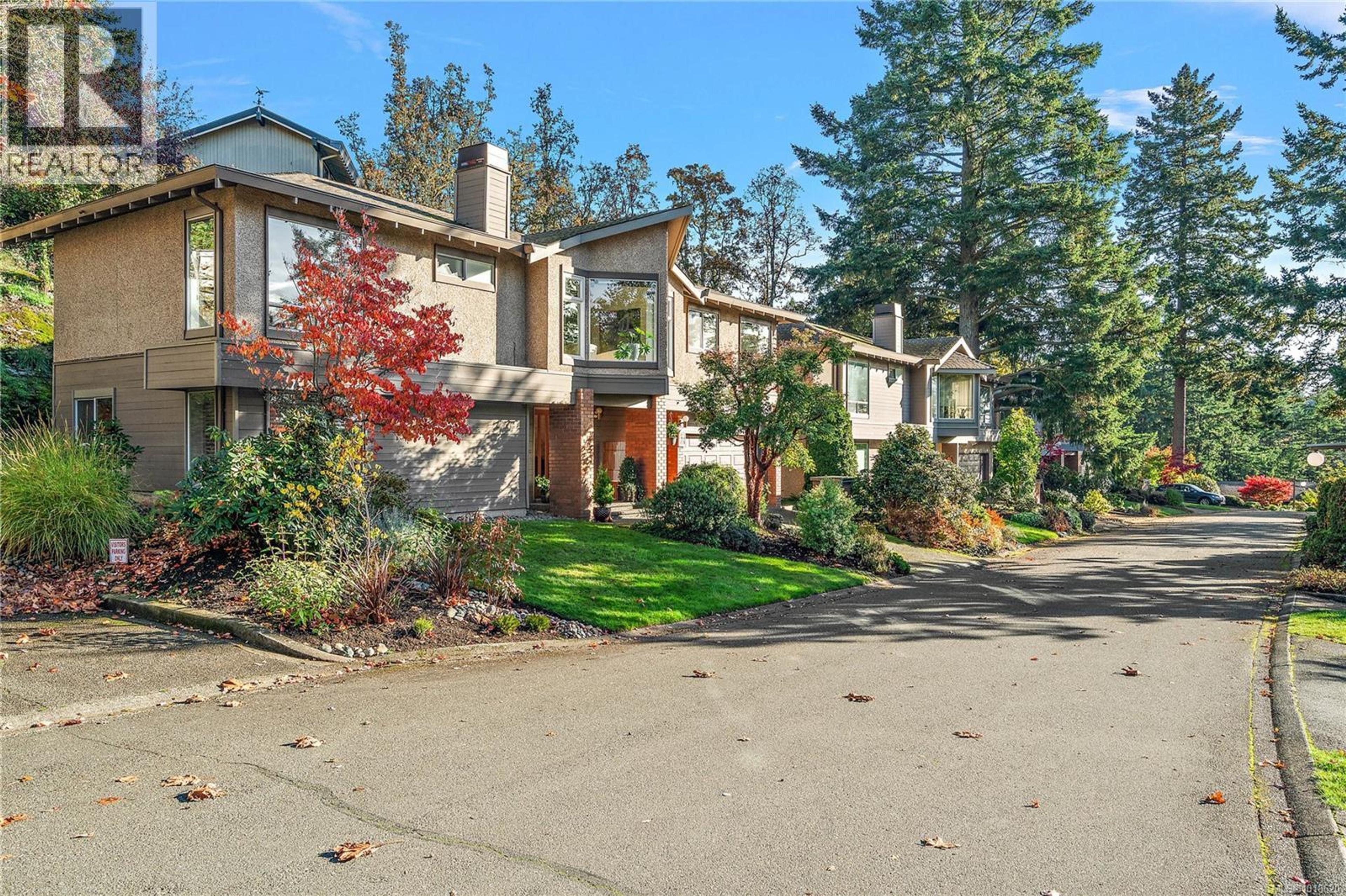 909 Carolwood Dr, Saanich - Exteriors - Full Complex View - Photo 4