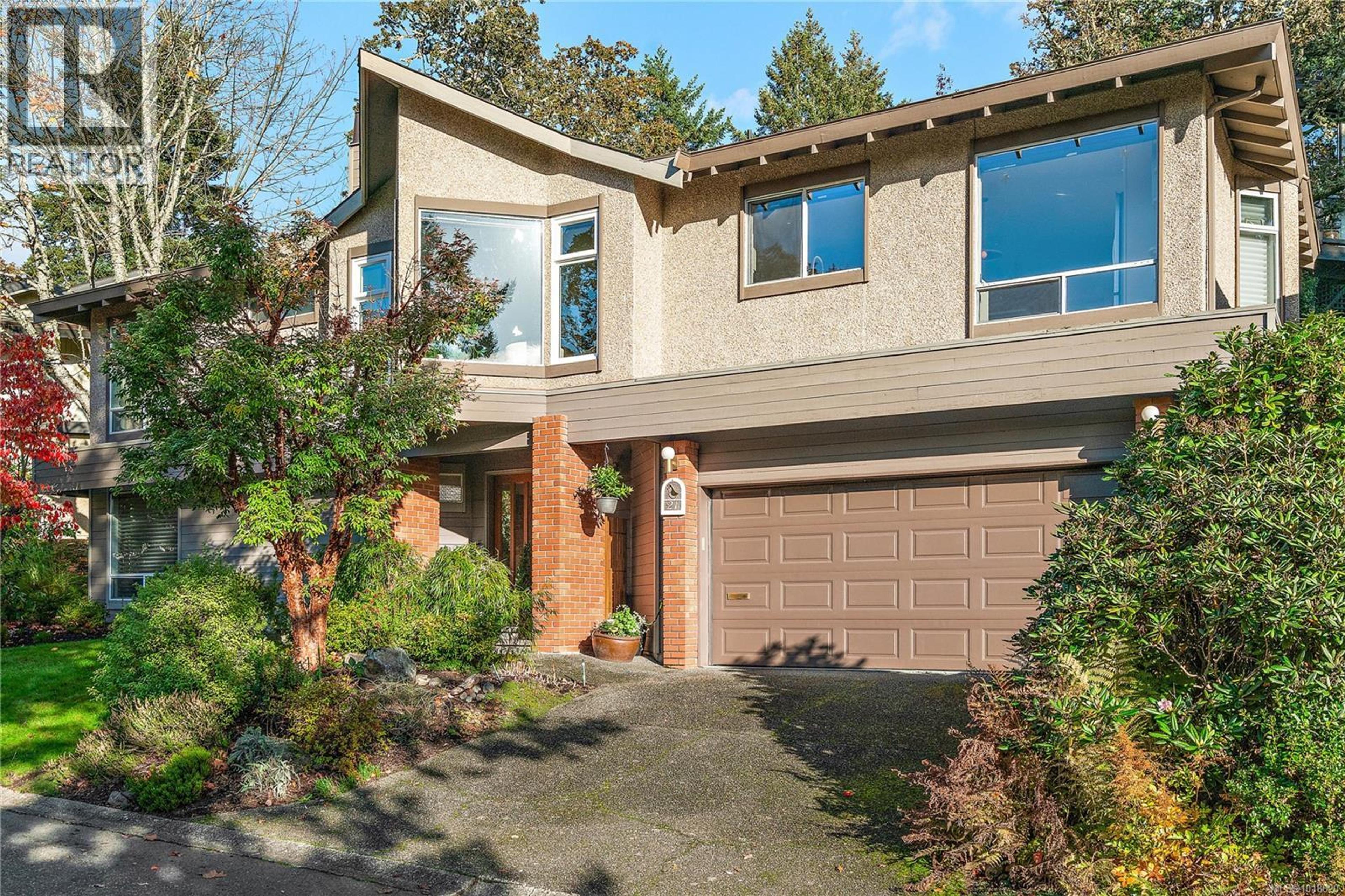 909 Carolwood Dr, Saanich - Exteriors - Photo 5