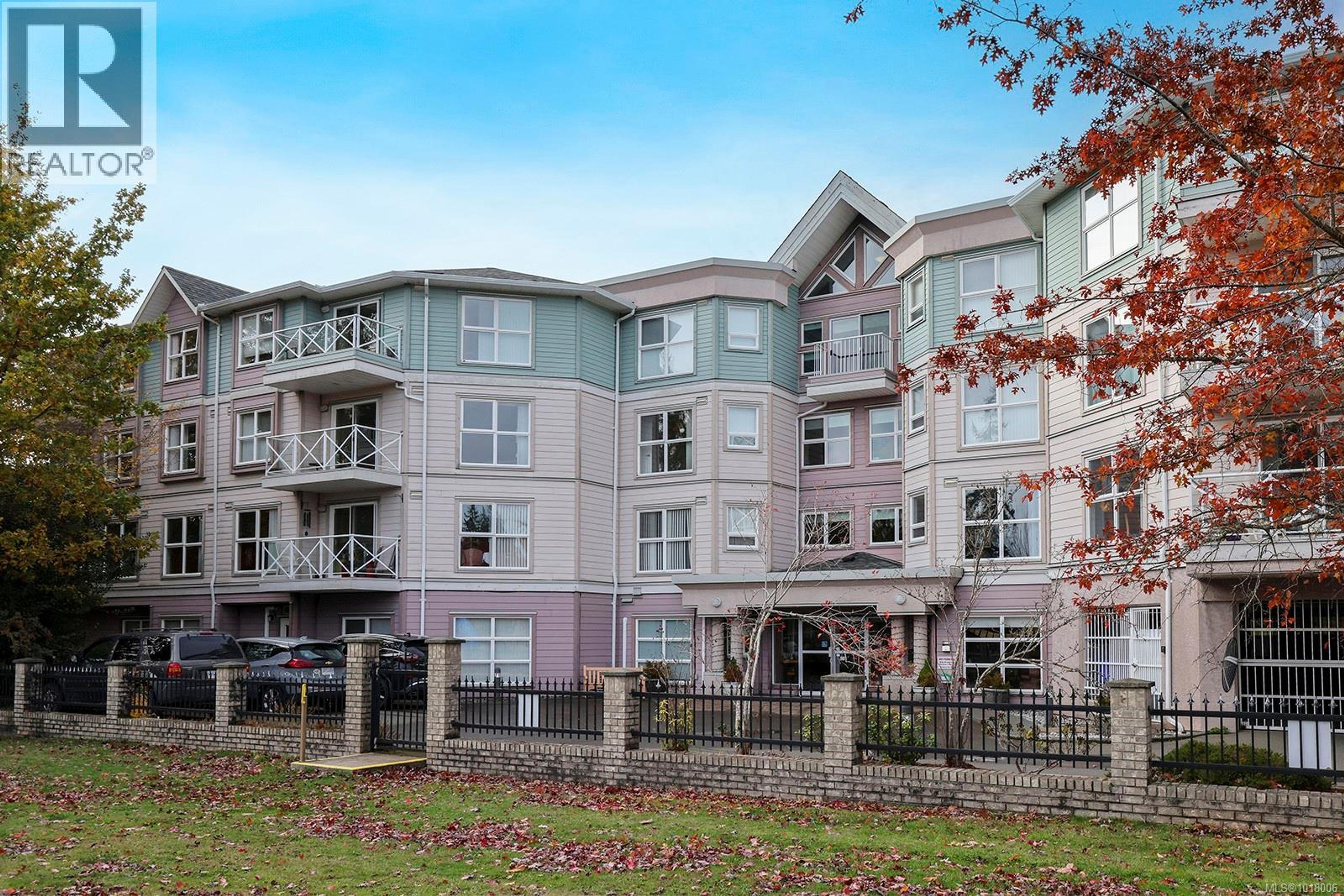 1683 Balmoral Ave, Comox - Exteriors - Full Complex View - Photo 6