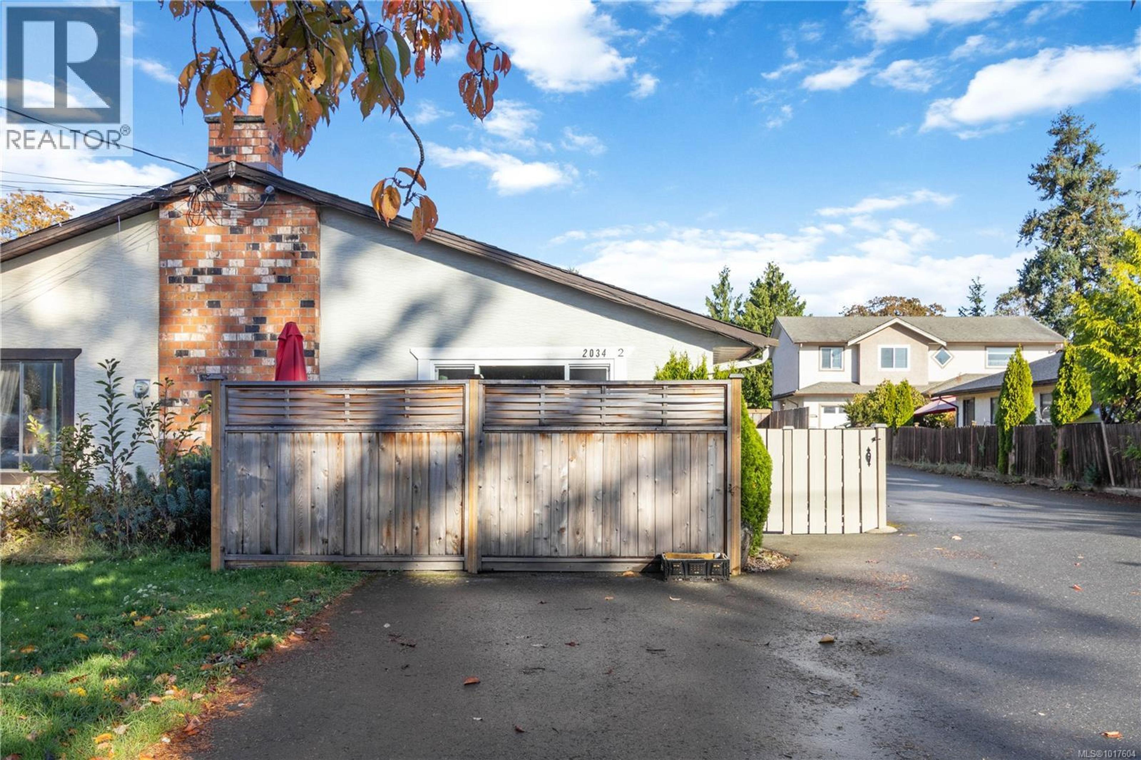 2034 Weiler Ave, Sidney - Exteriors - Photo 2