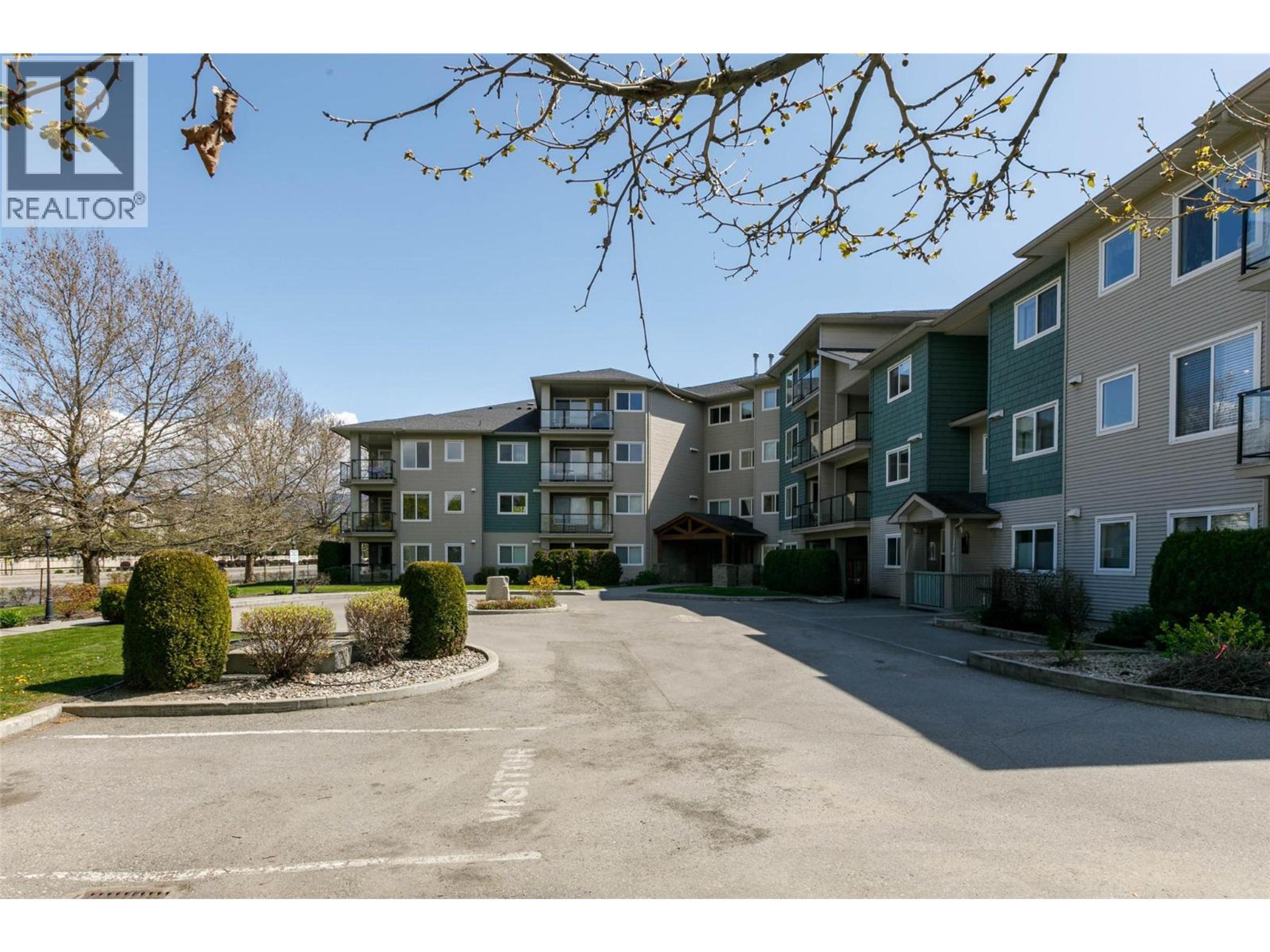 135 Ziprick Road, Kelowna - Exteriors - Photo 5