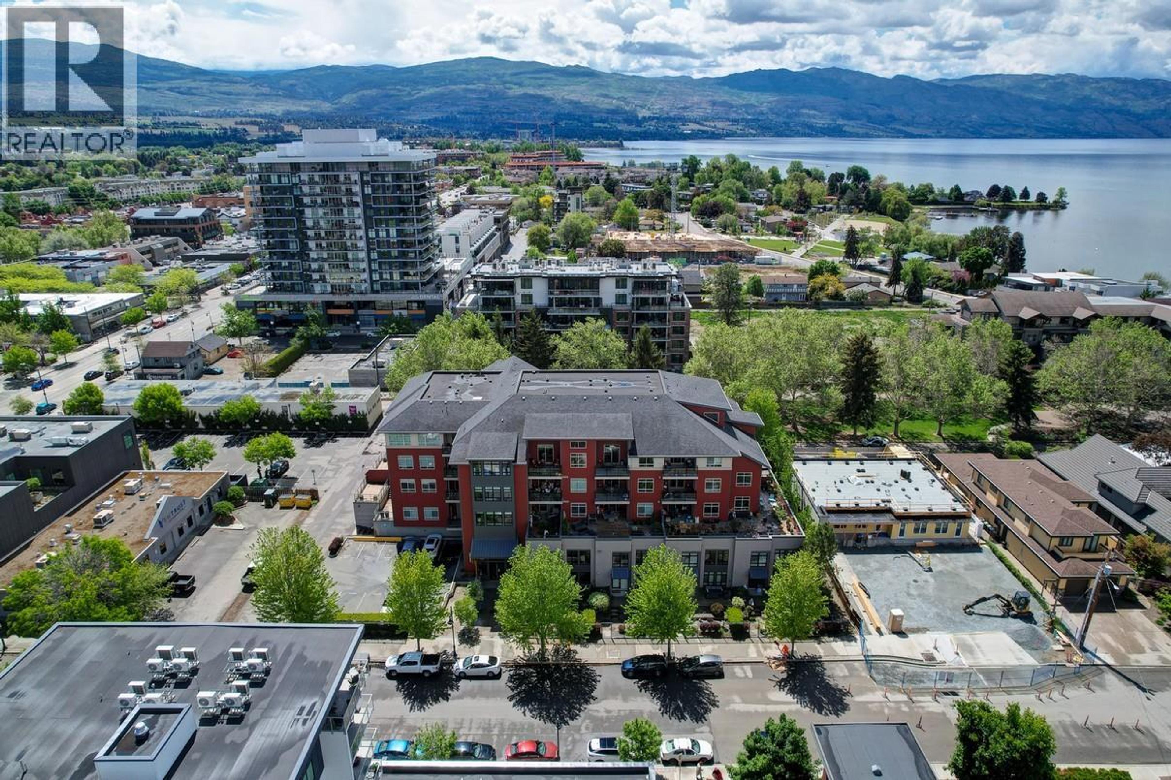 457 West Avenue, Kelowna - Exteriors - Drone/Aerial View - Photo 2