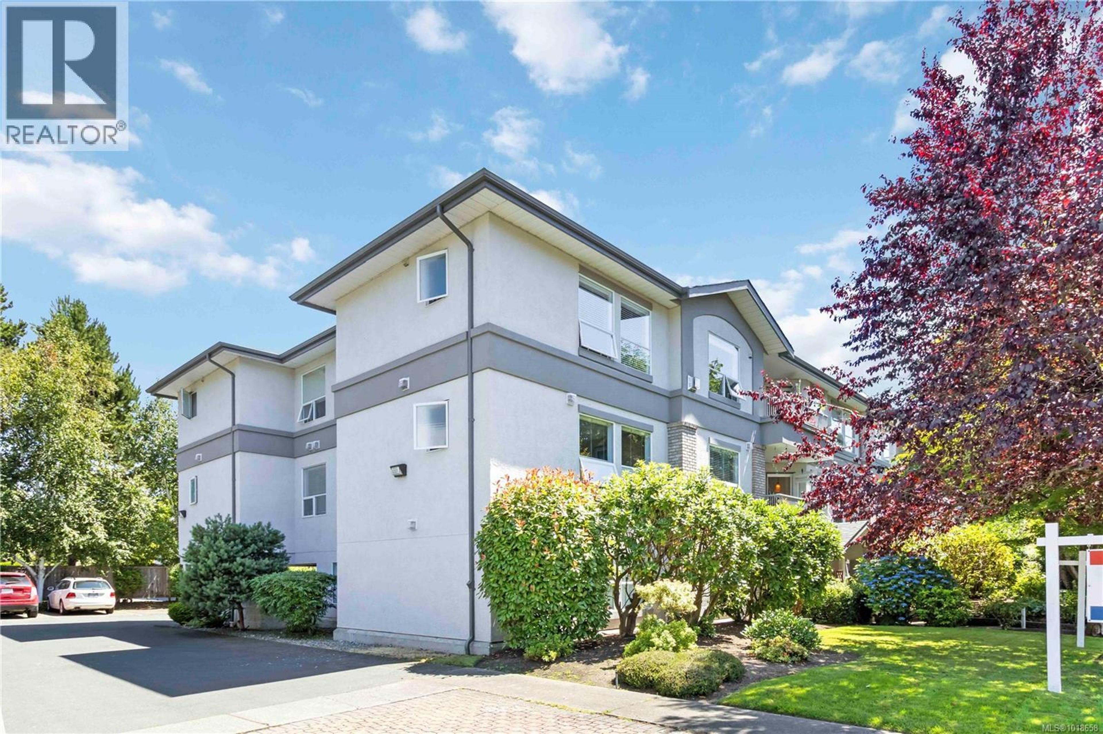 9945 Fifth St, Sidney - Exteriors - Photo 1