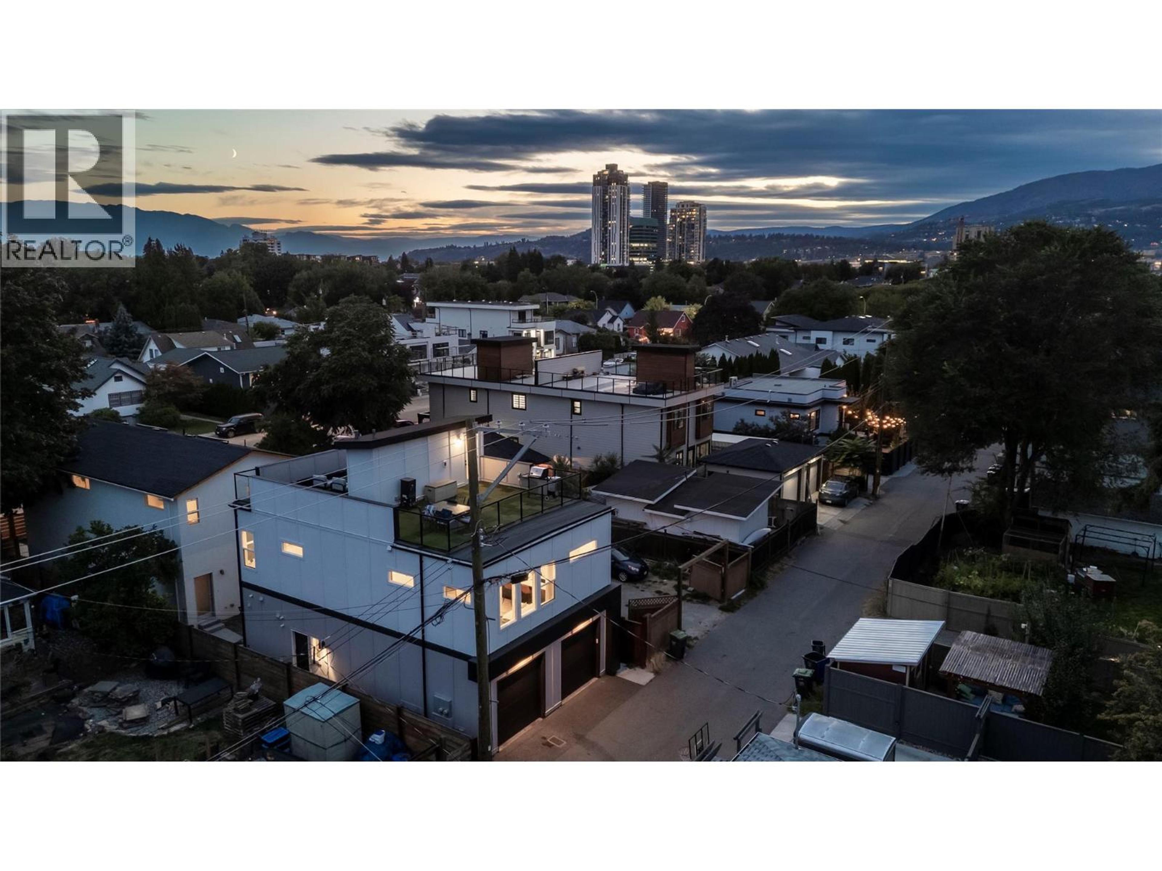 966 Fuller Avenue, Kelowna - Exteriors - Full Complex View, Drone/Aerial View - Photo 3