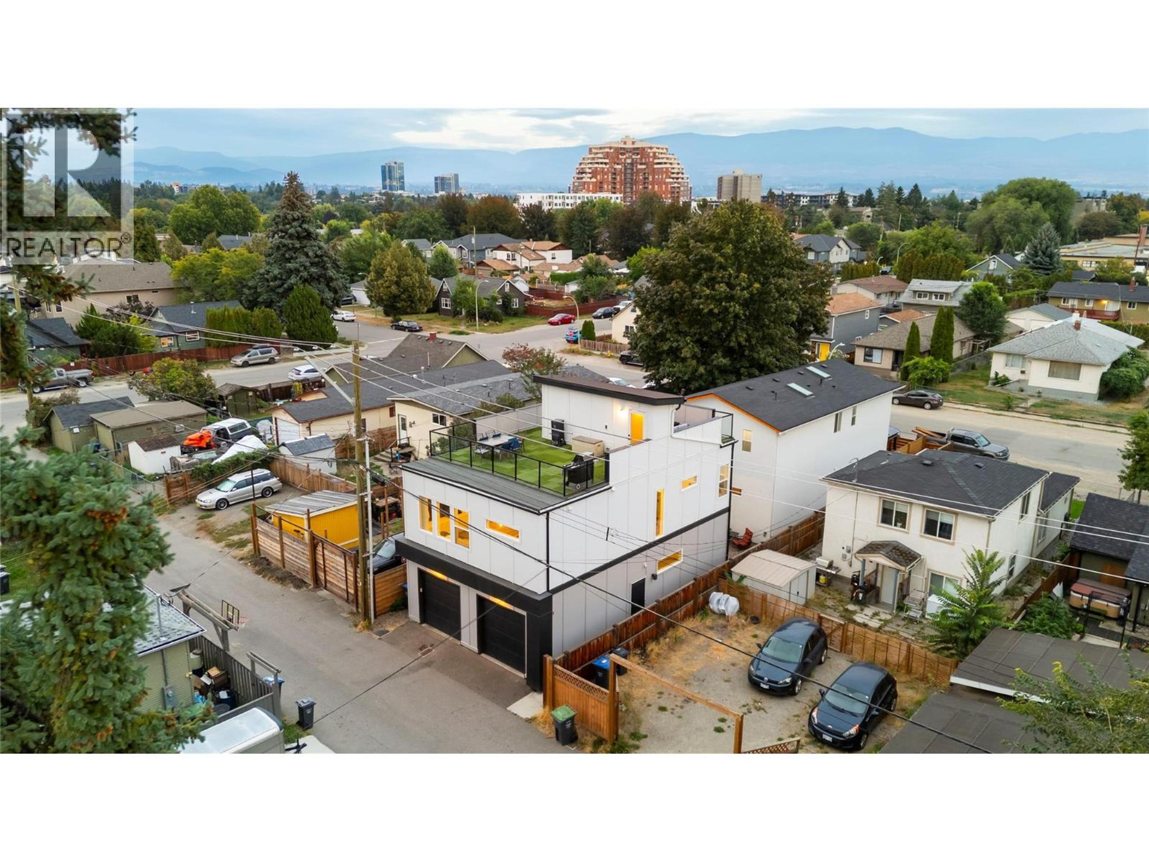 966 Fuller Avenue, Kelowna - Exteriors - Drone/Aerial View - Photo 5