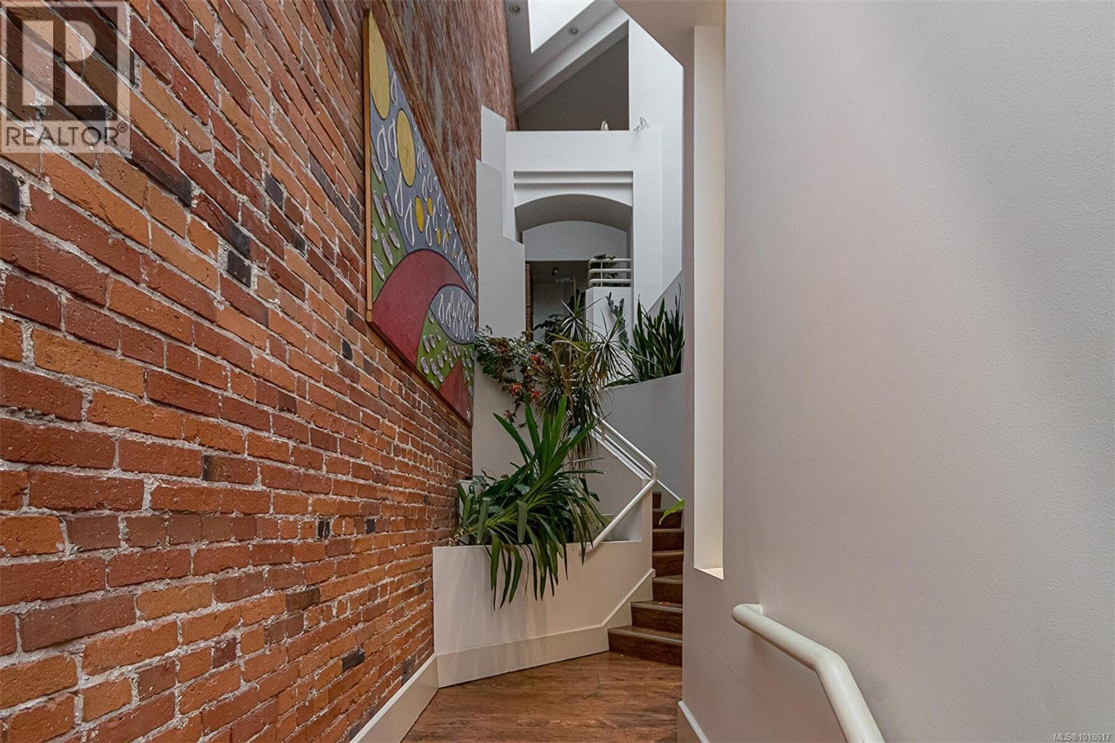 1407 Government St, Victoria - Common Areas - Lobbies / Hallways / Foyers - Photo 2