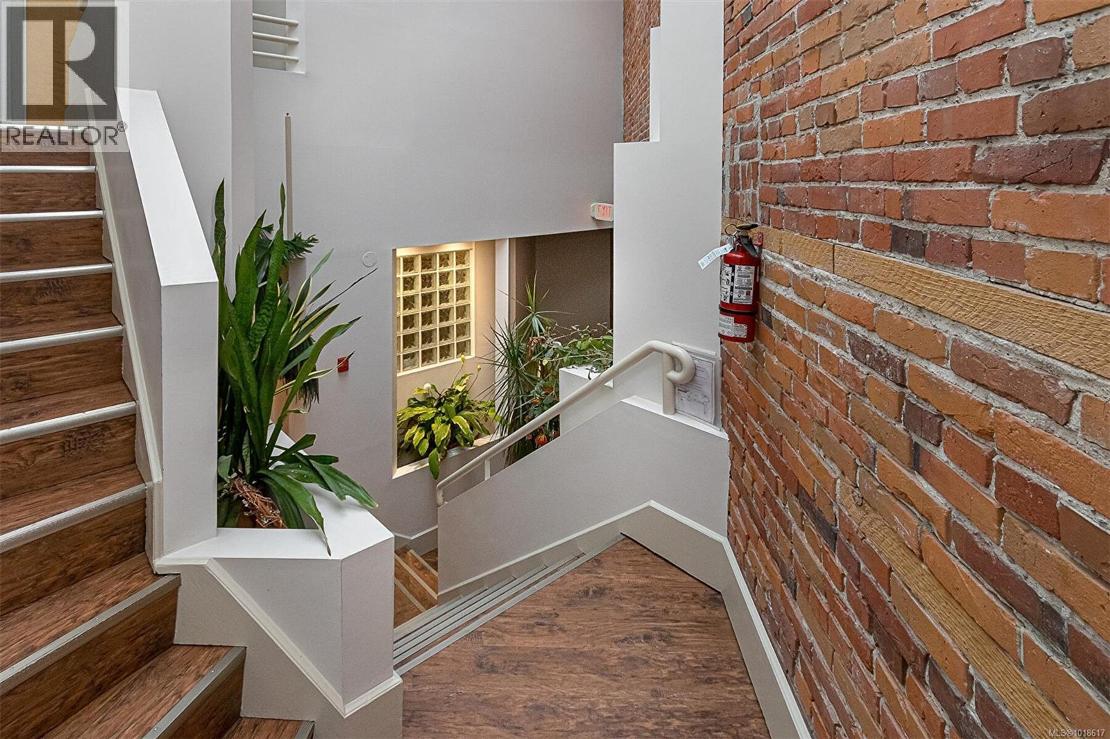 1407 Government St, Victoria - Common Areas - Elevators / Stairwells - Photo 5