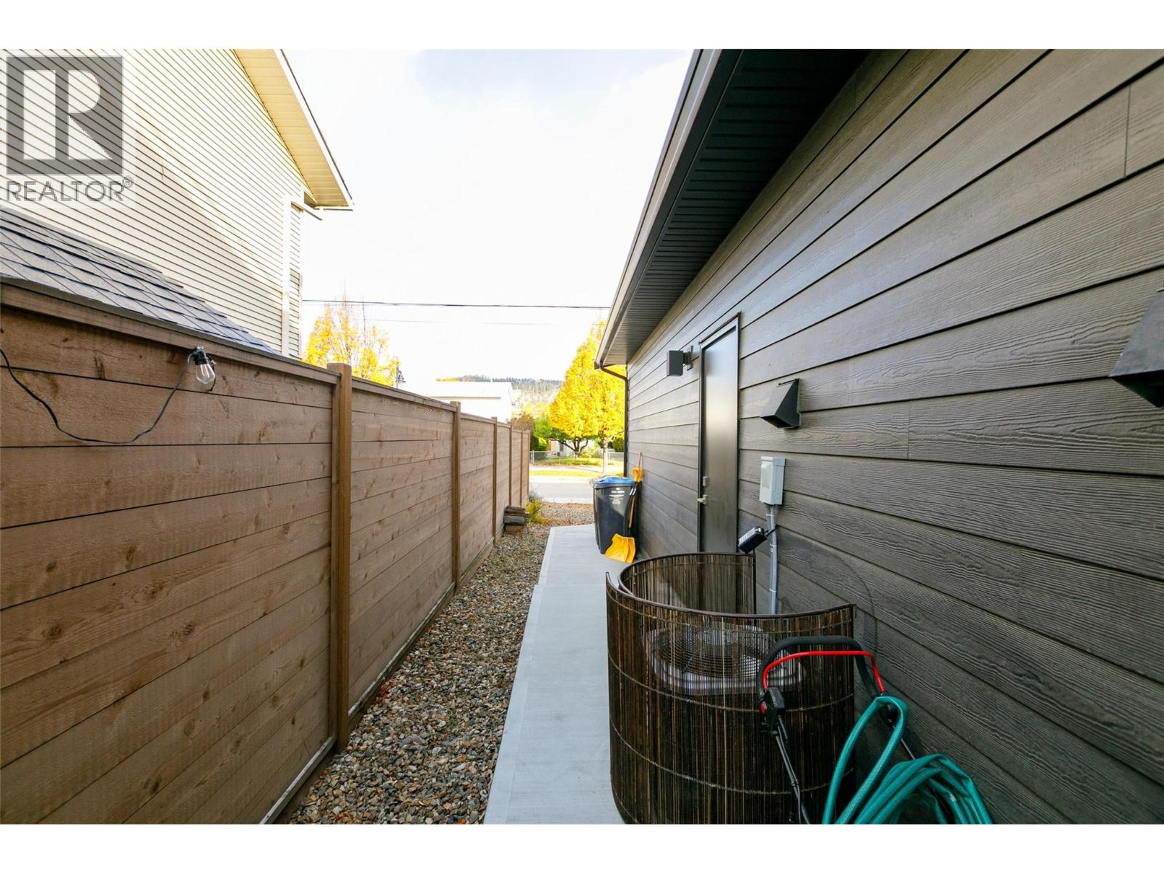 1025 Cawston Avenue, Kelowna - Exteriors - Photo 1