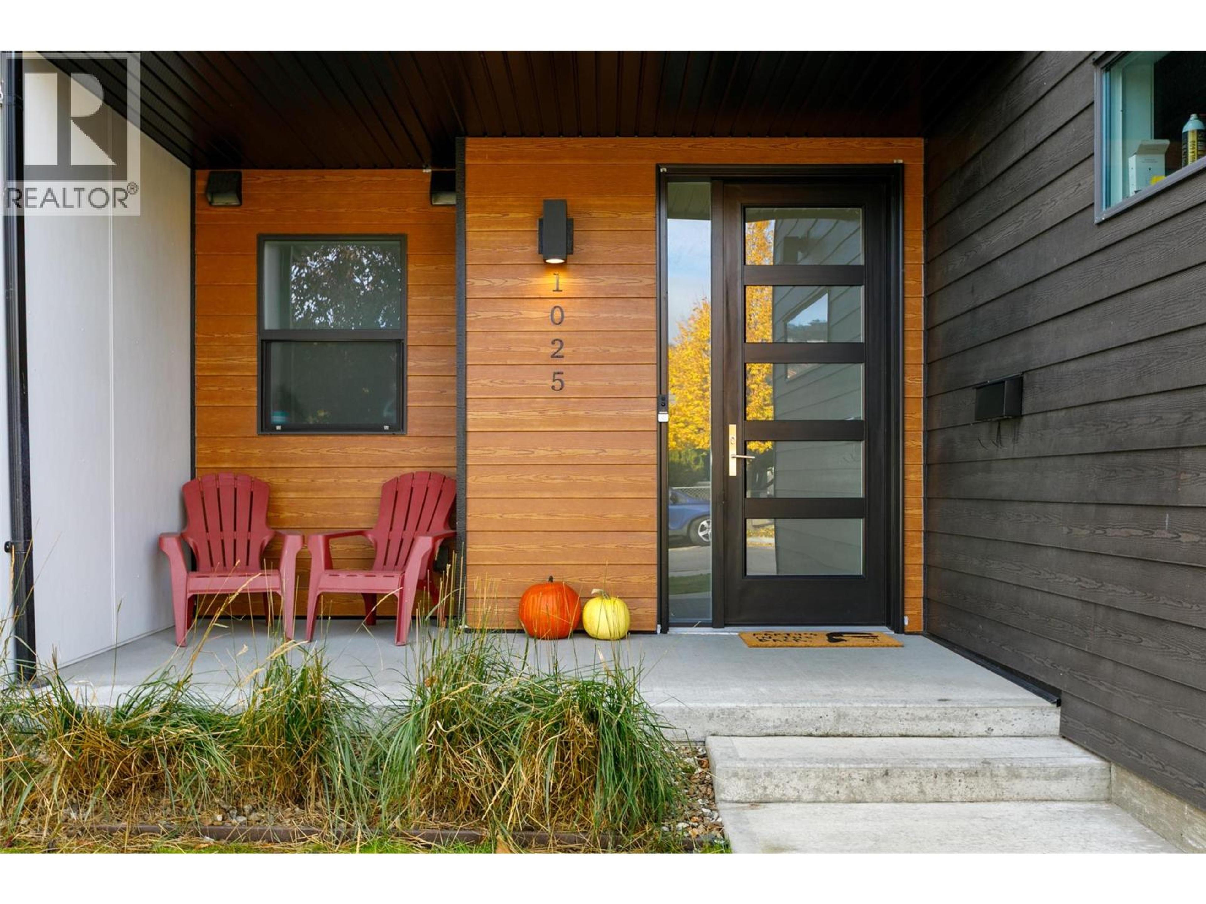 1025 Cawston Avenue, Kelowna - Exteriors - Photo 2