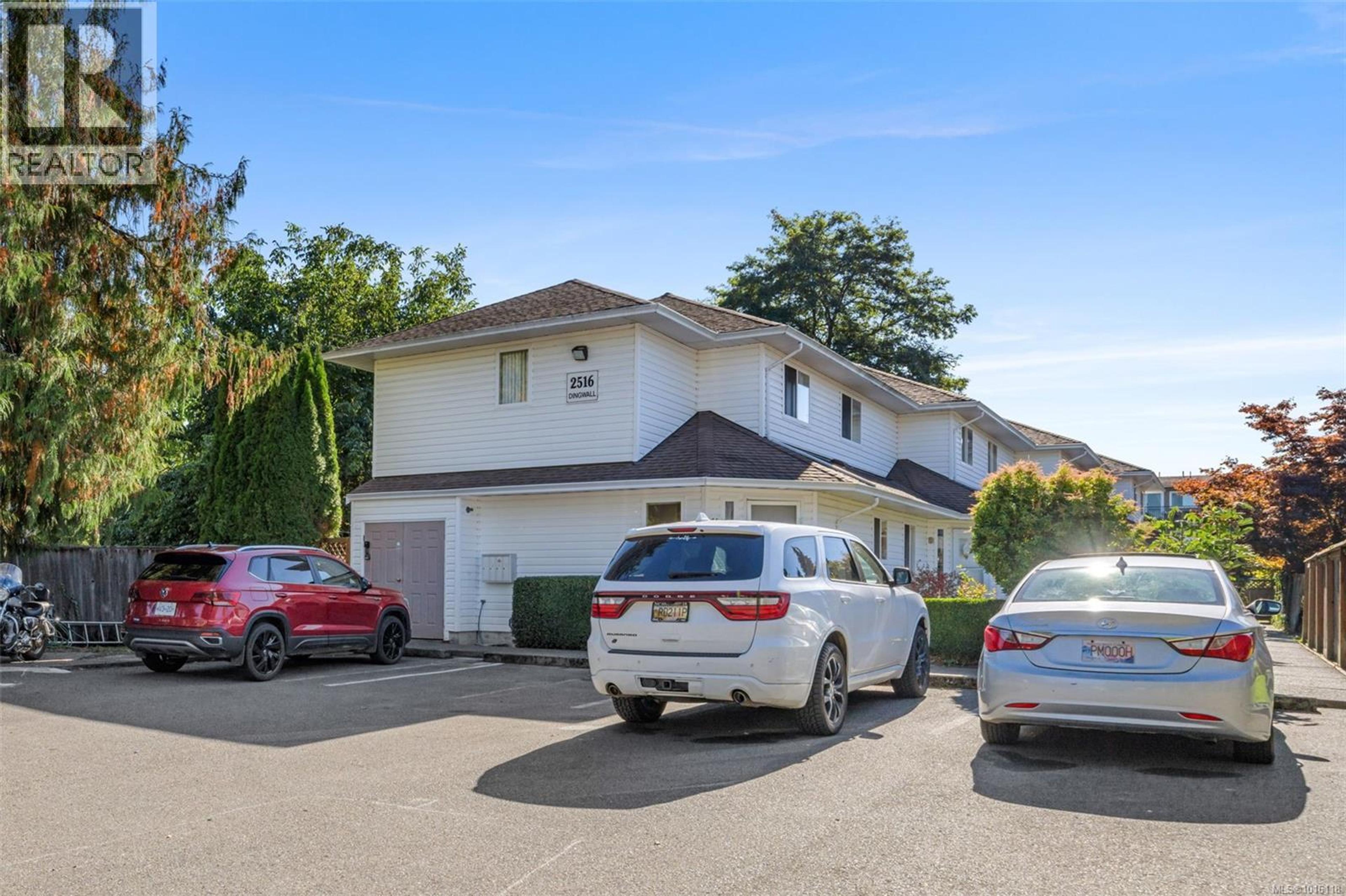 2516 Dingwall St, Duncan - Exteriors - Full Complex View - Photo 6