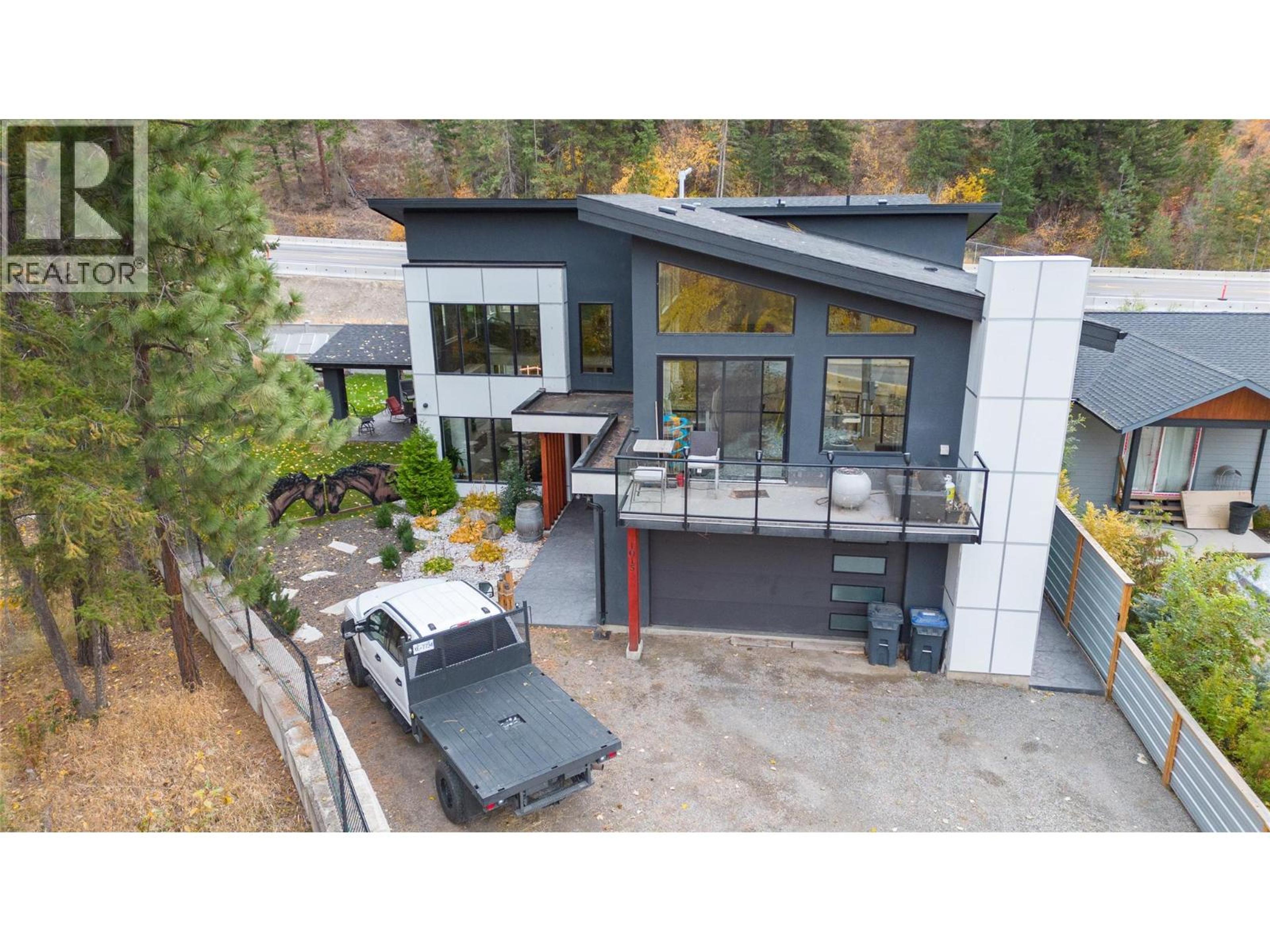 1015 PAQUETTE ROAD - Main Image