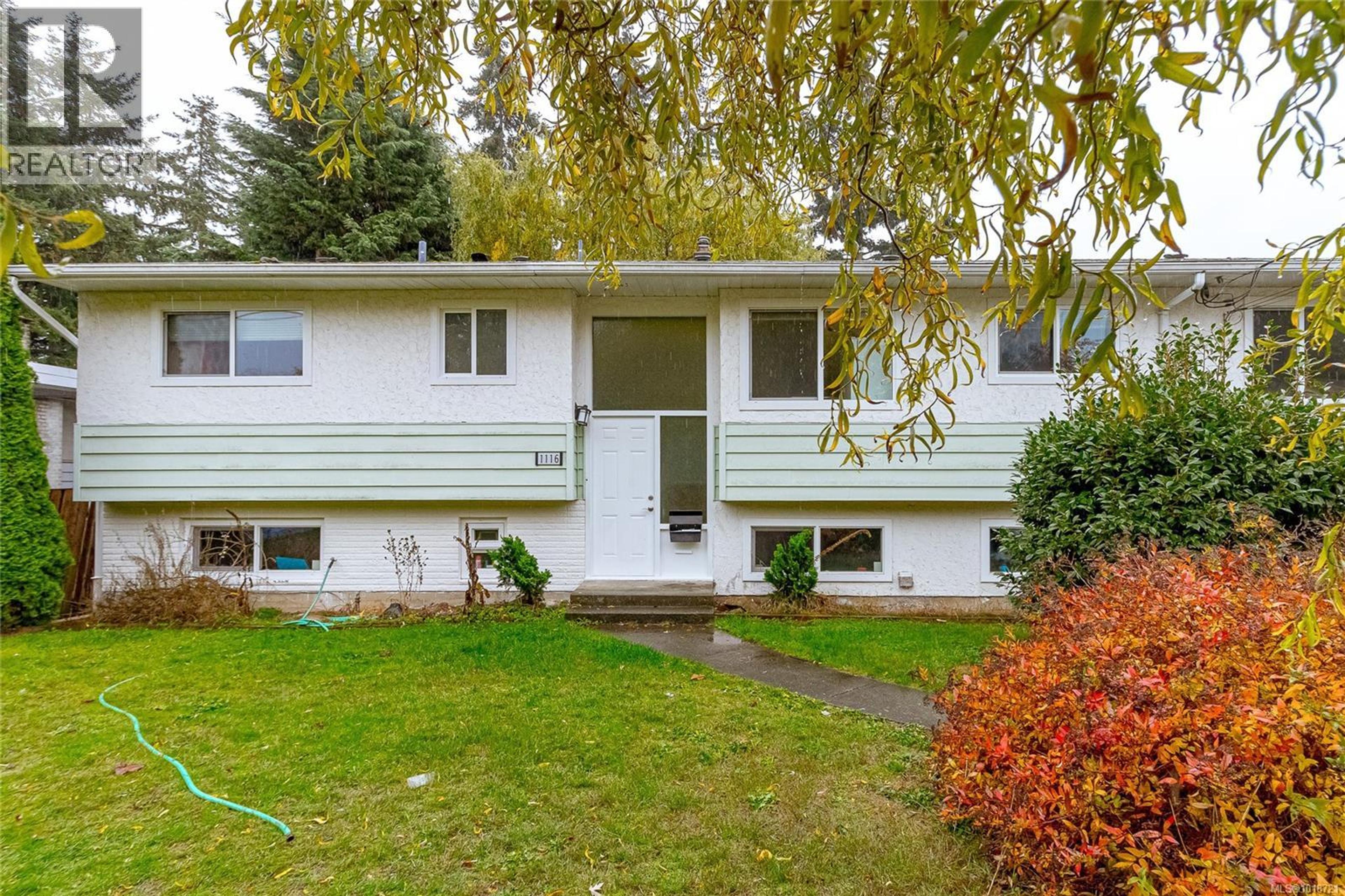 1116 THUNDERBIRD DR - Main Image