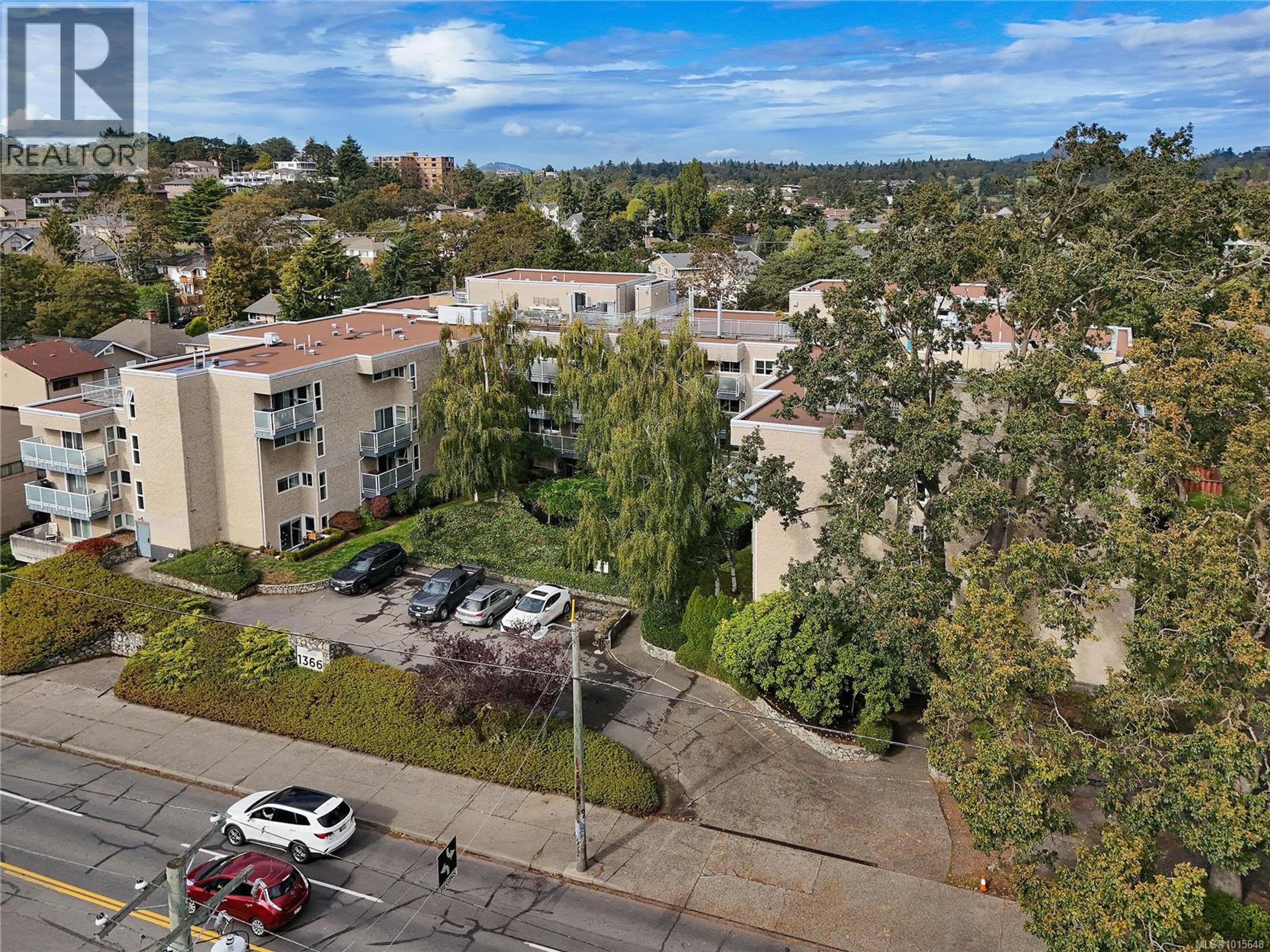 1366 Hillside Ave, Victoria - Exteriors - Full Complex View, Drone/Aerial View - Photo 7
