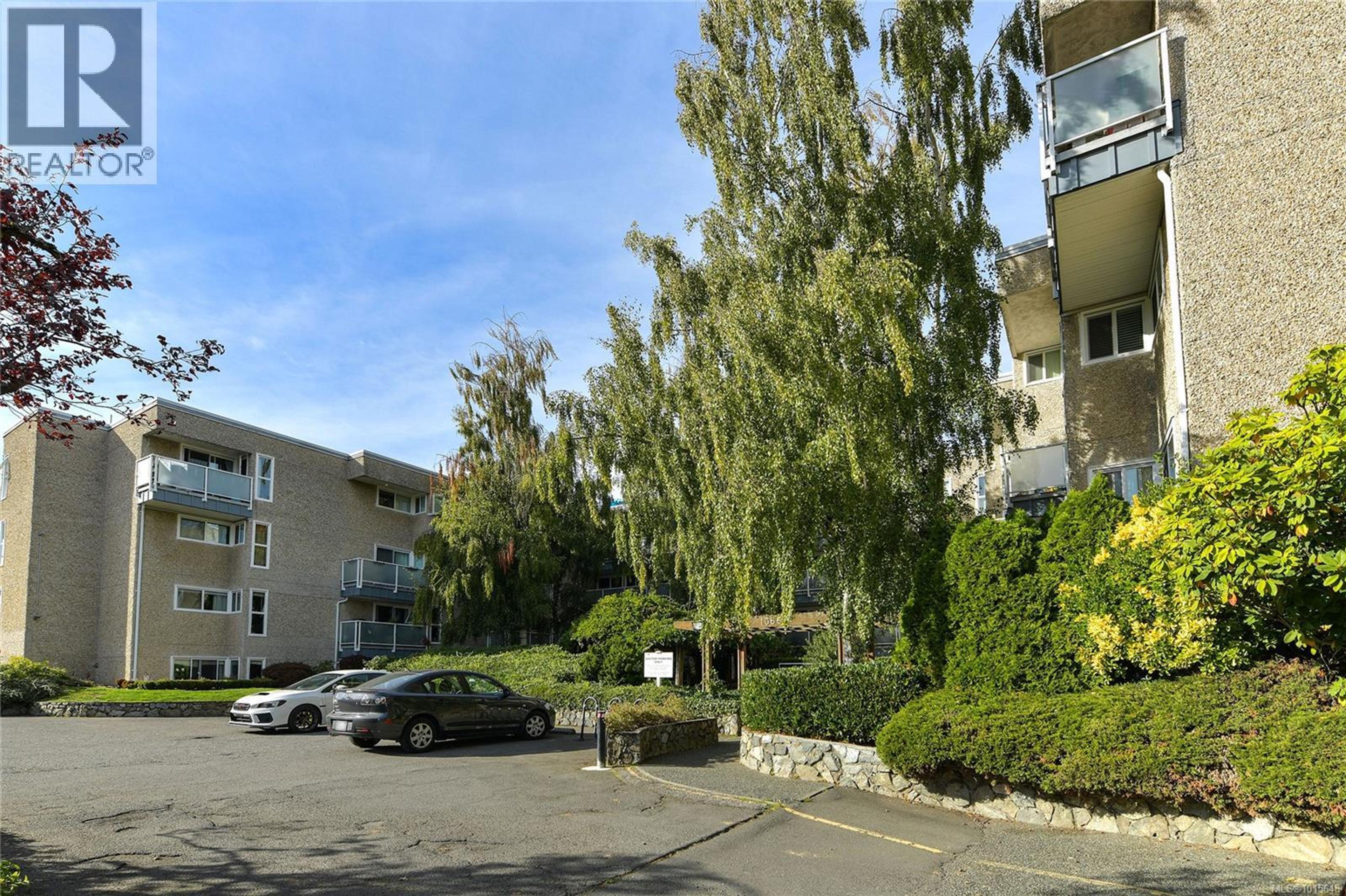 1366 Hillside Ave, Victoria - Exteriors - Full Complex View - Photo 8