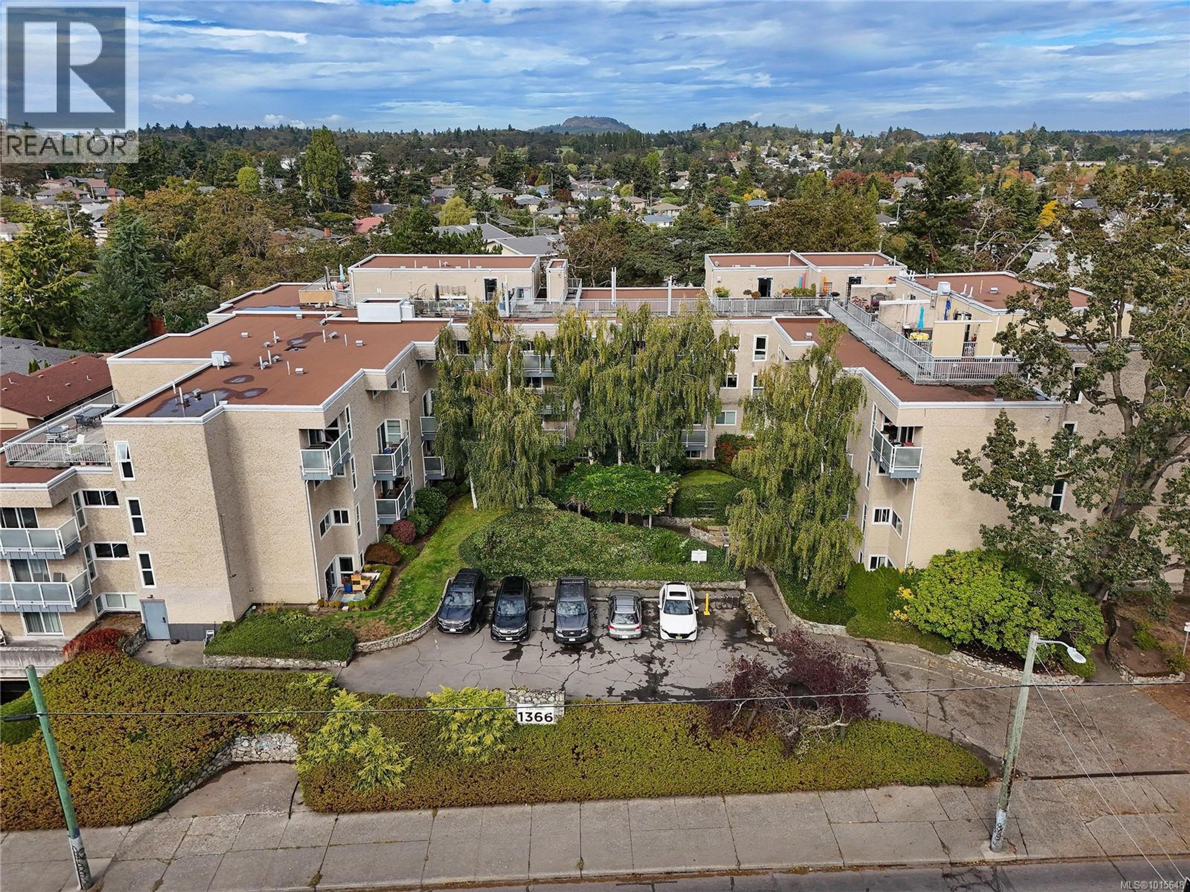 1366 Hillside Ave, Victoria - Exteriors - Full Complex View, Drone/Aerial View - Photo 10