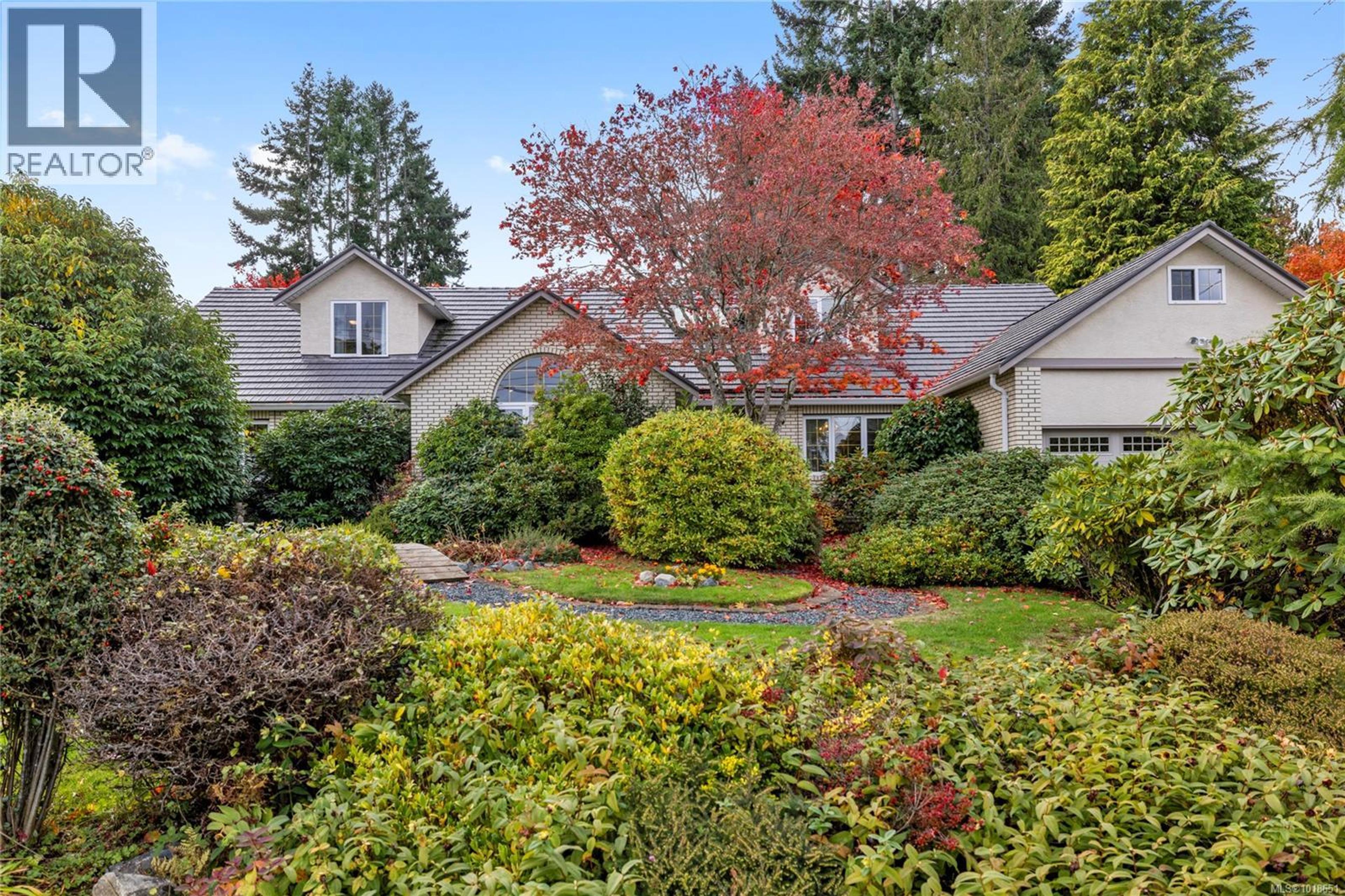 566 CRESCENT RD W - Image 3