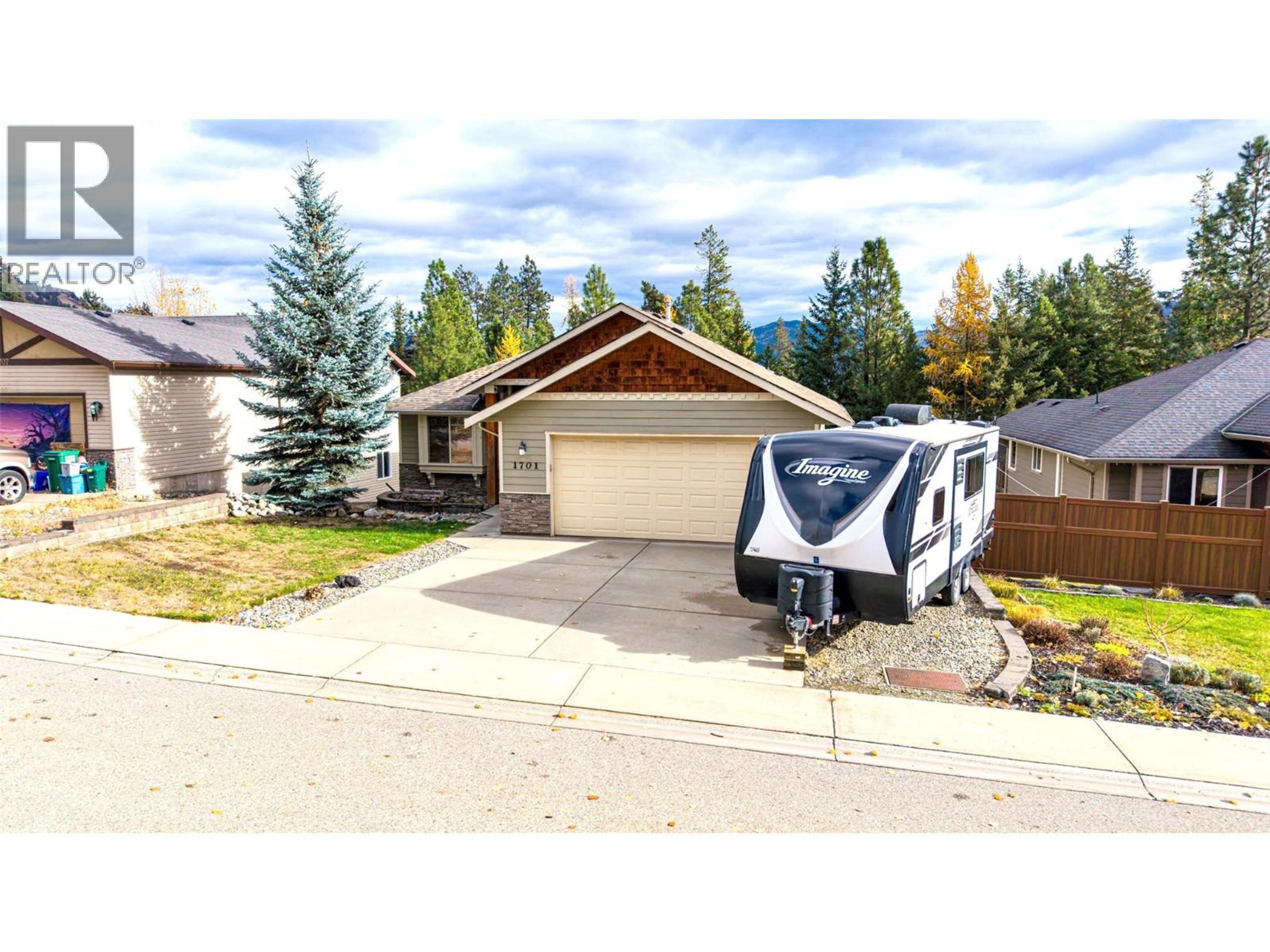 1701 MOUNTAIN VIEW AVENUE - Main Image