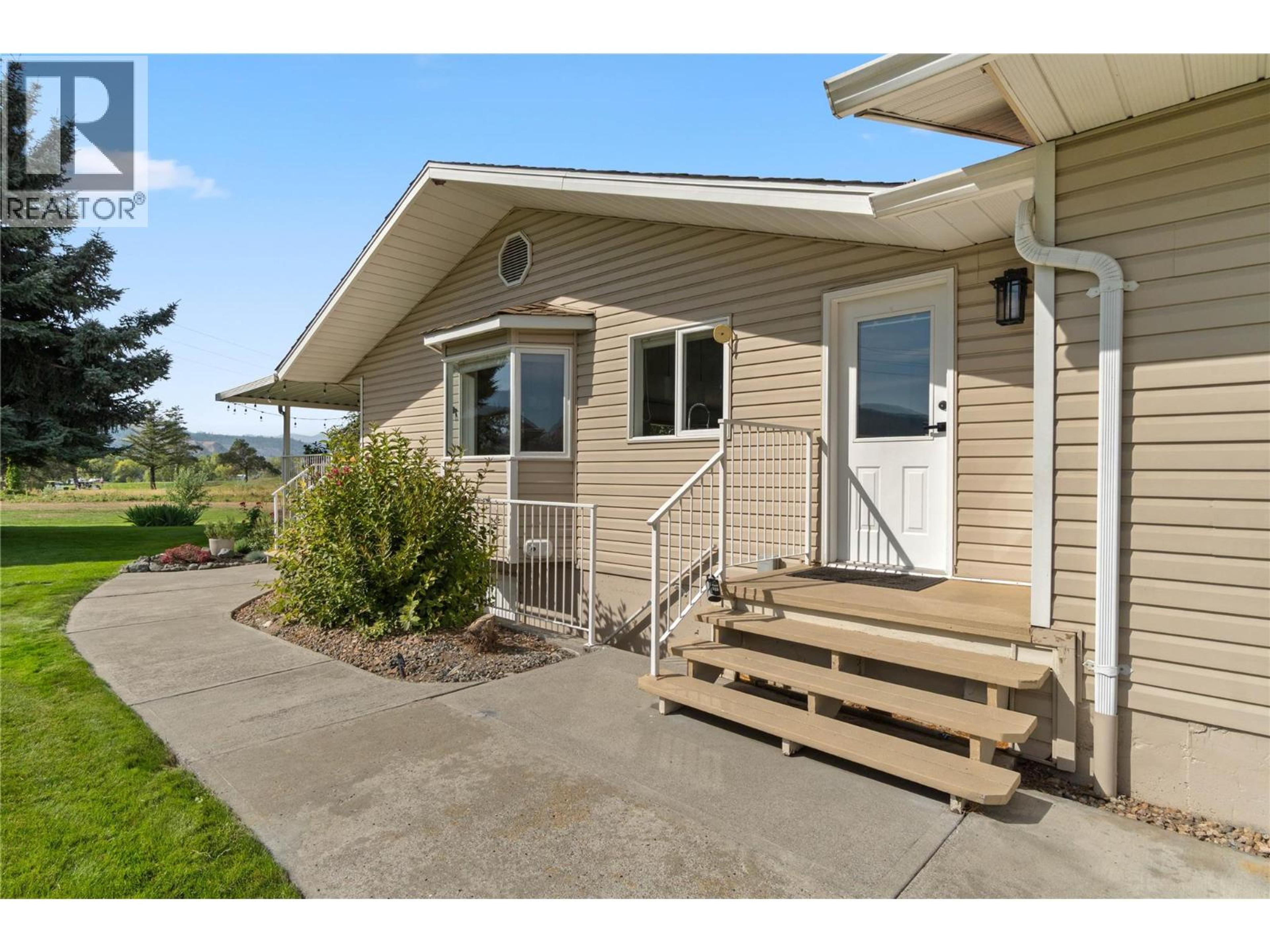 3460 NAVATANEE Drive, Kamloops - Exteriors - Photo 6