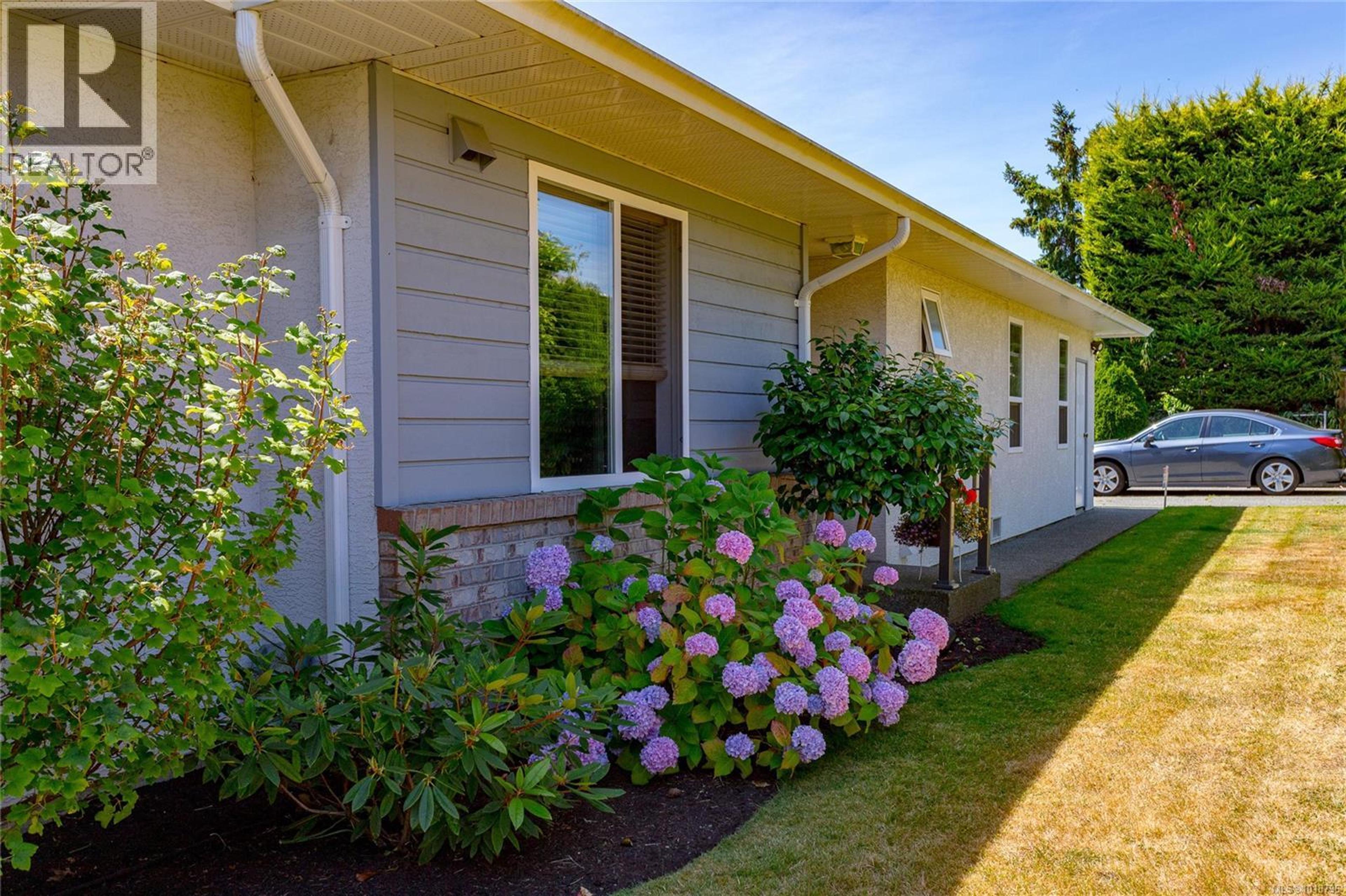 10124 Resthaven Dr, Sidney - Exteriors - Photo 3