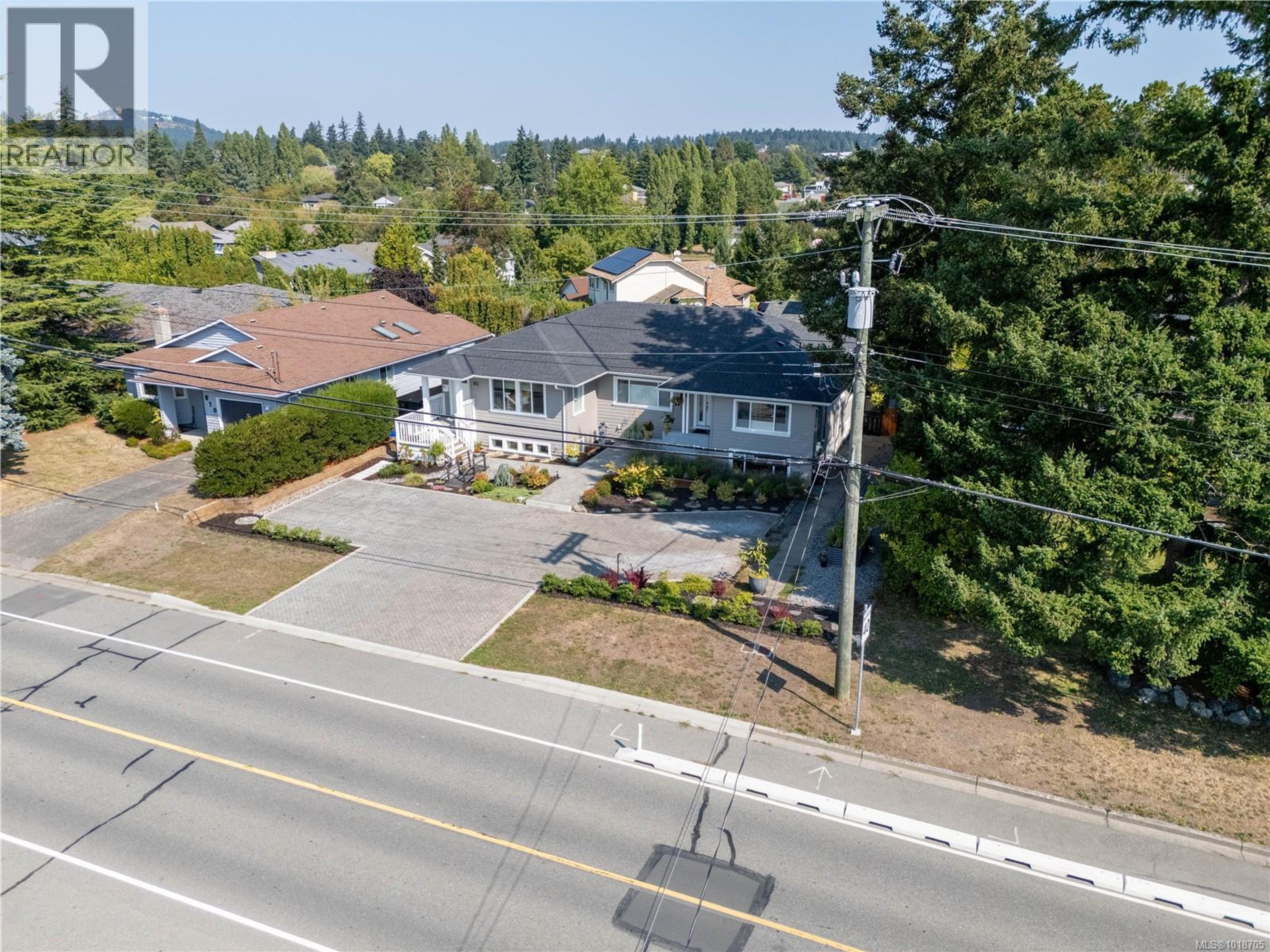 812 Mann Ave, Saanich - Exteriors - Drone/Aerial View - Photo 9