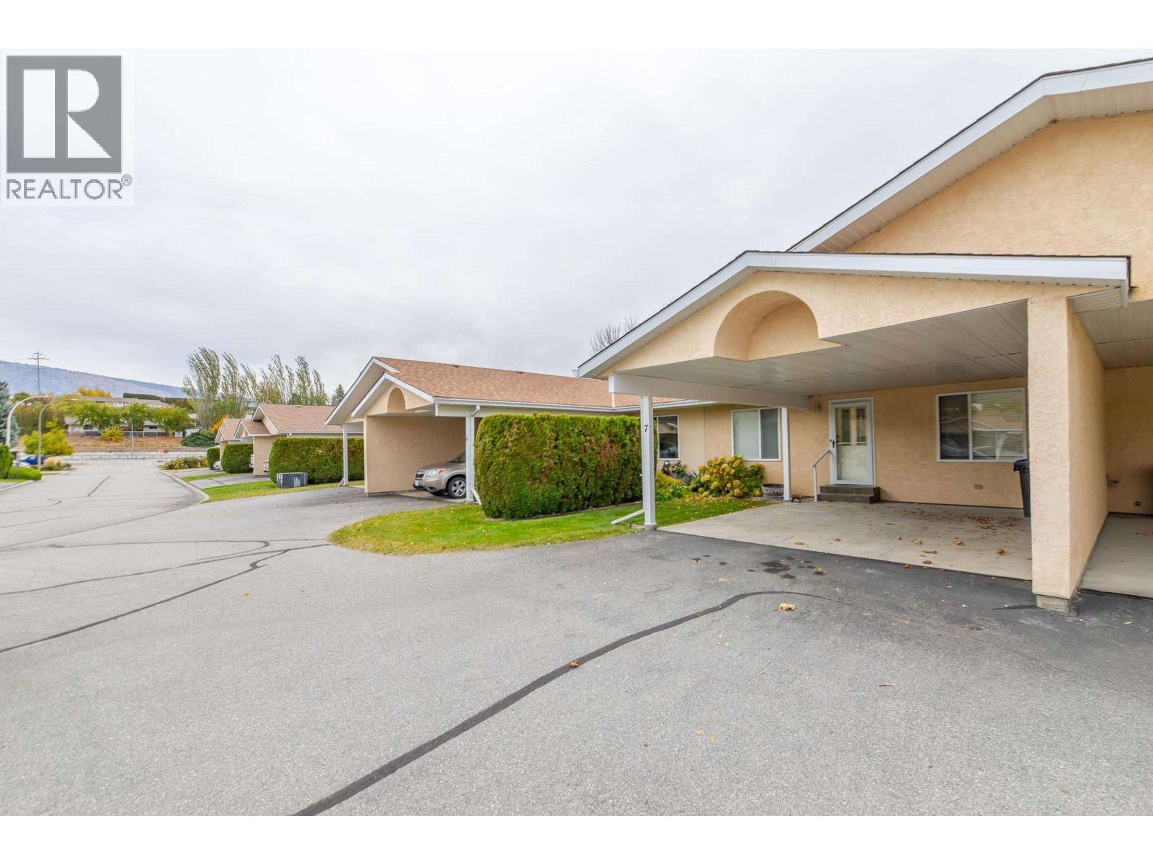 145 REDWING Place, Oliver - Exteriors - Full Complex View - Photo 1