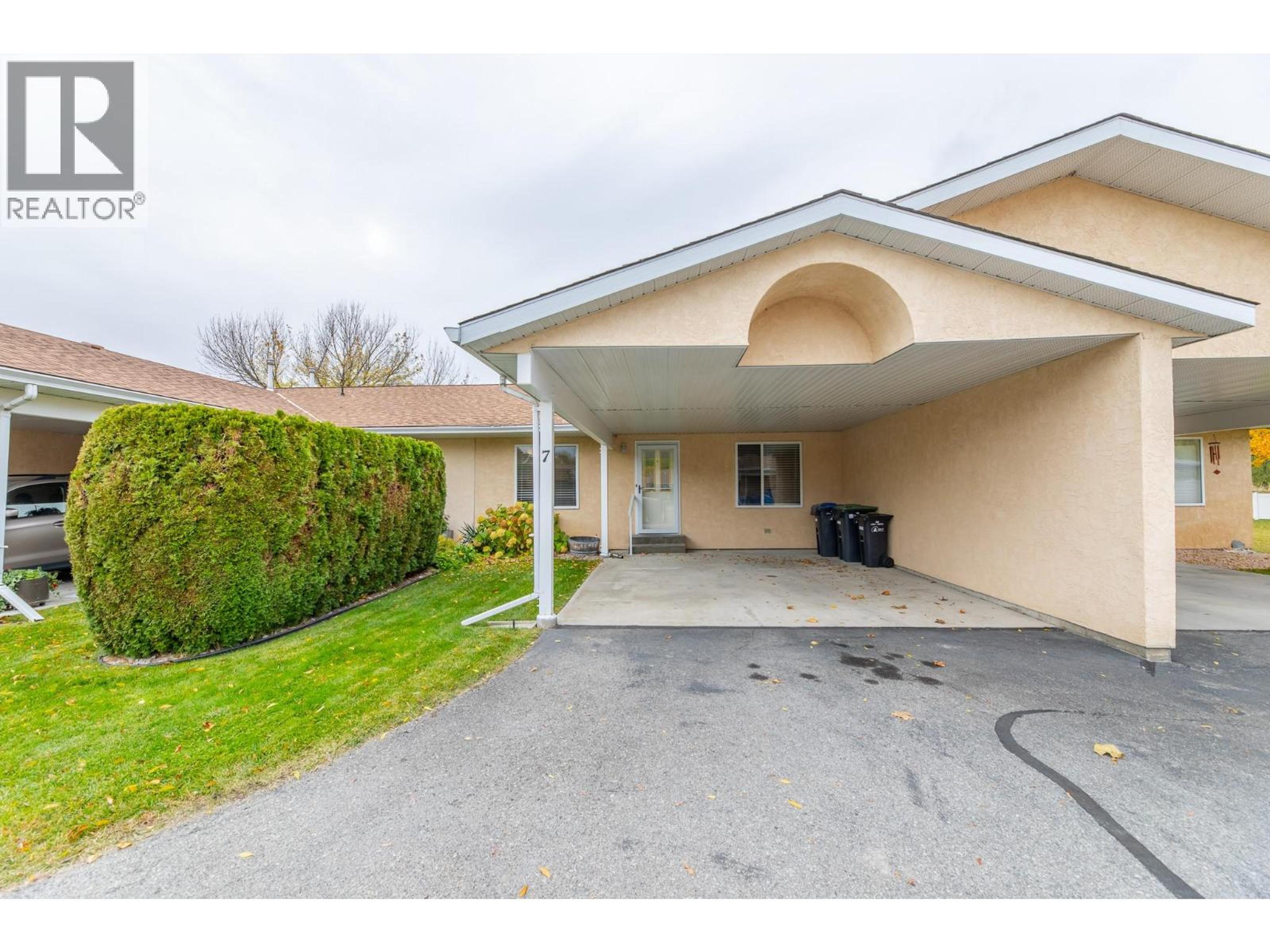 145 REDWING Place, Oliver - Exteriors - Photo 2