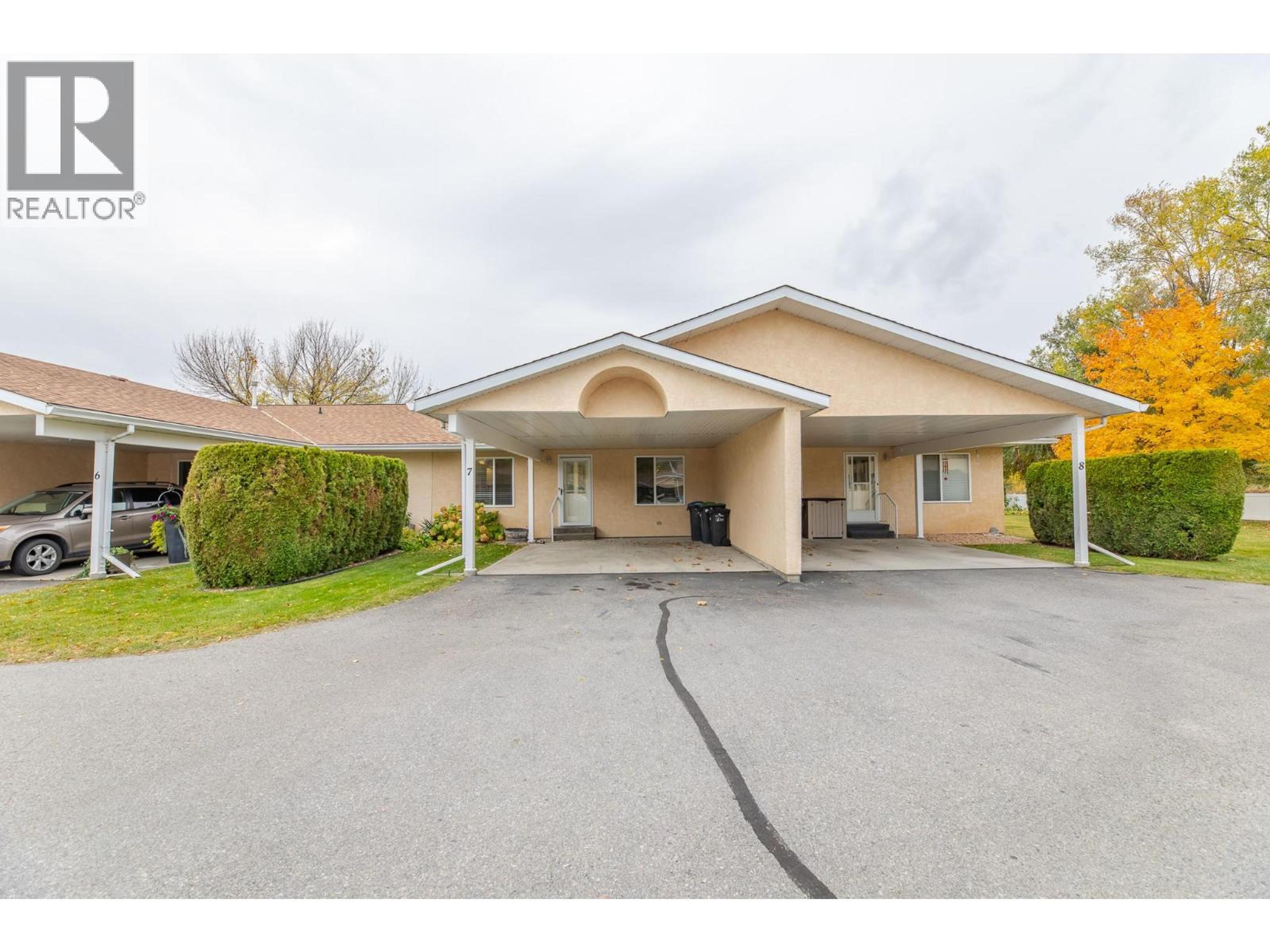 145 REDWING Place, Oliver - Exteriors - Photo 3