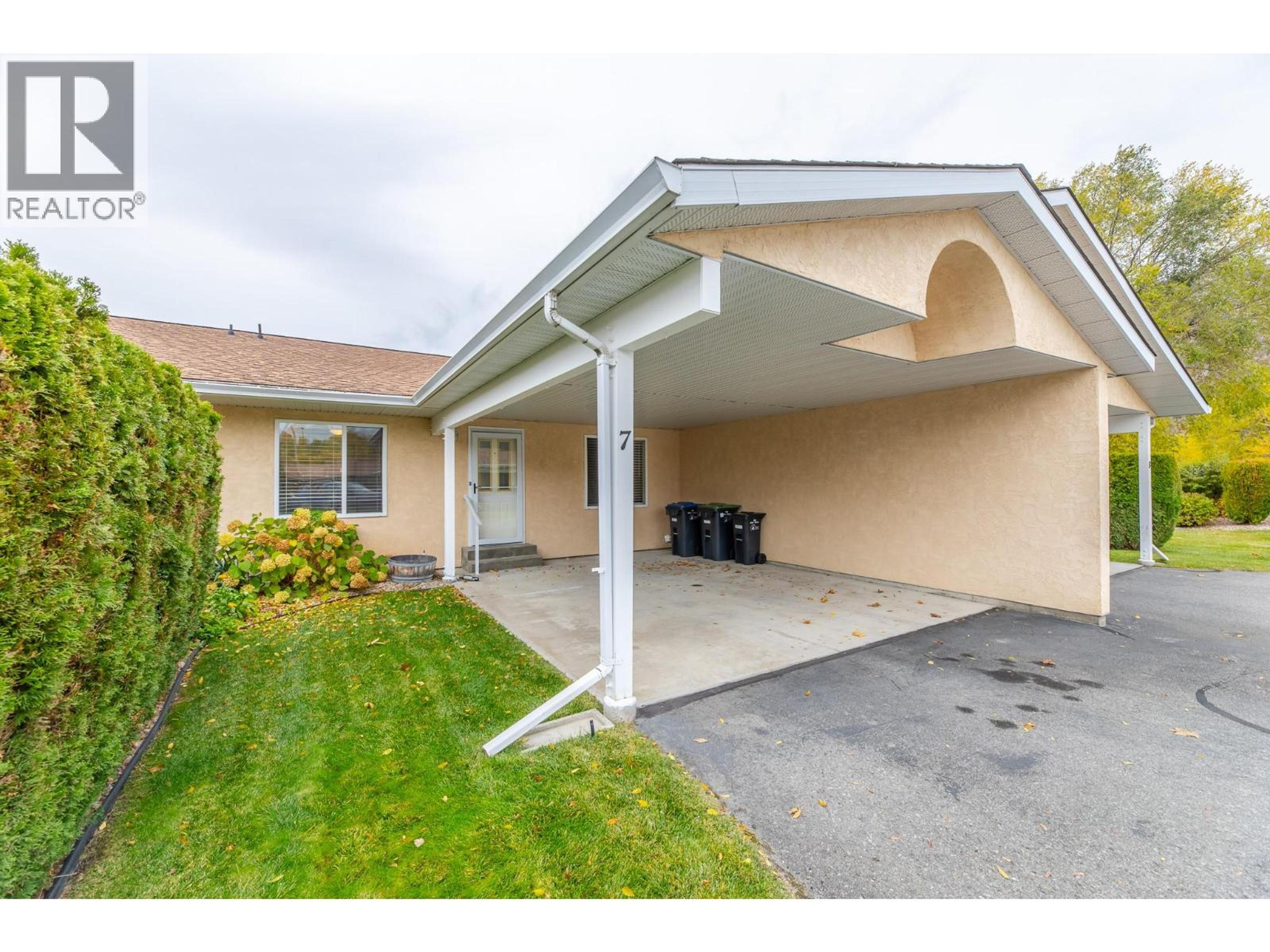 145 REDWING Place, Oliver - Exteriors - Photo 4