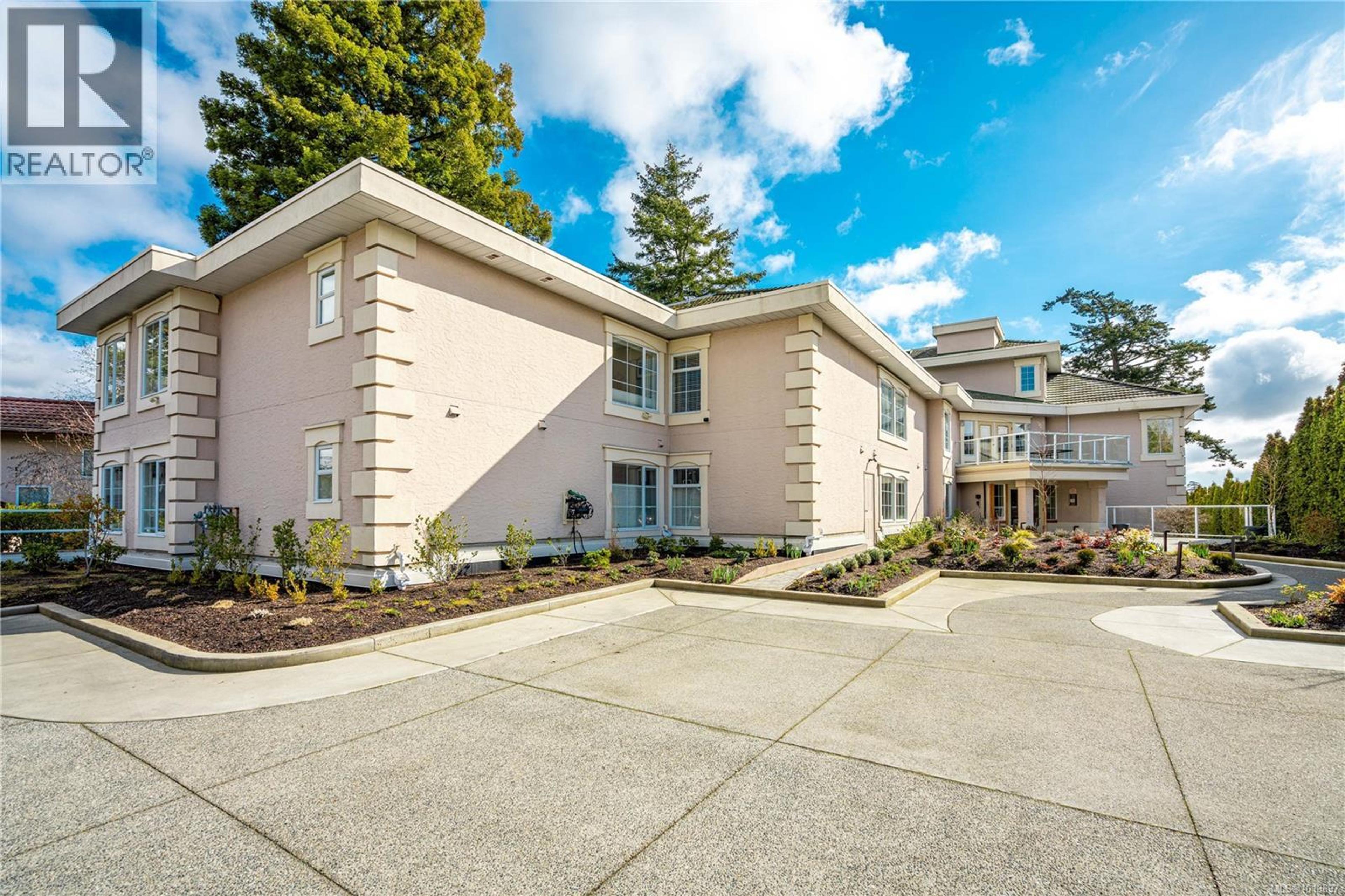 1 Buddy Rd, View Royal - Exteriors - Photo 8