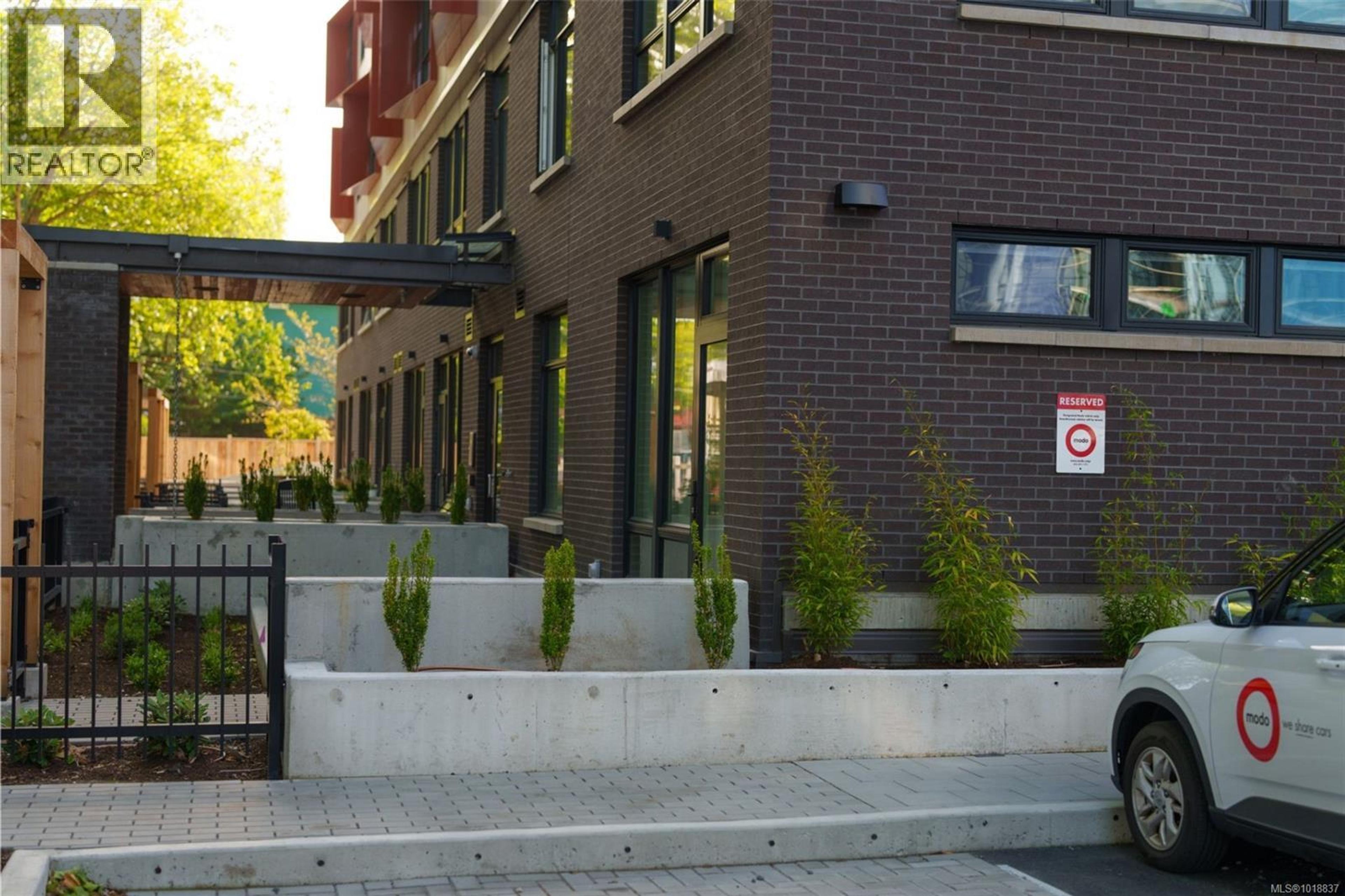 629 Speed Ave, Victoria - Exteriors - Photo 4