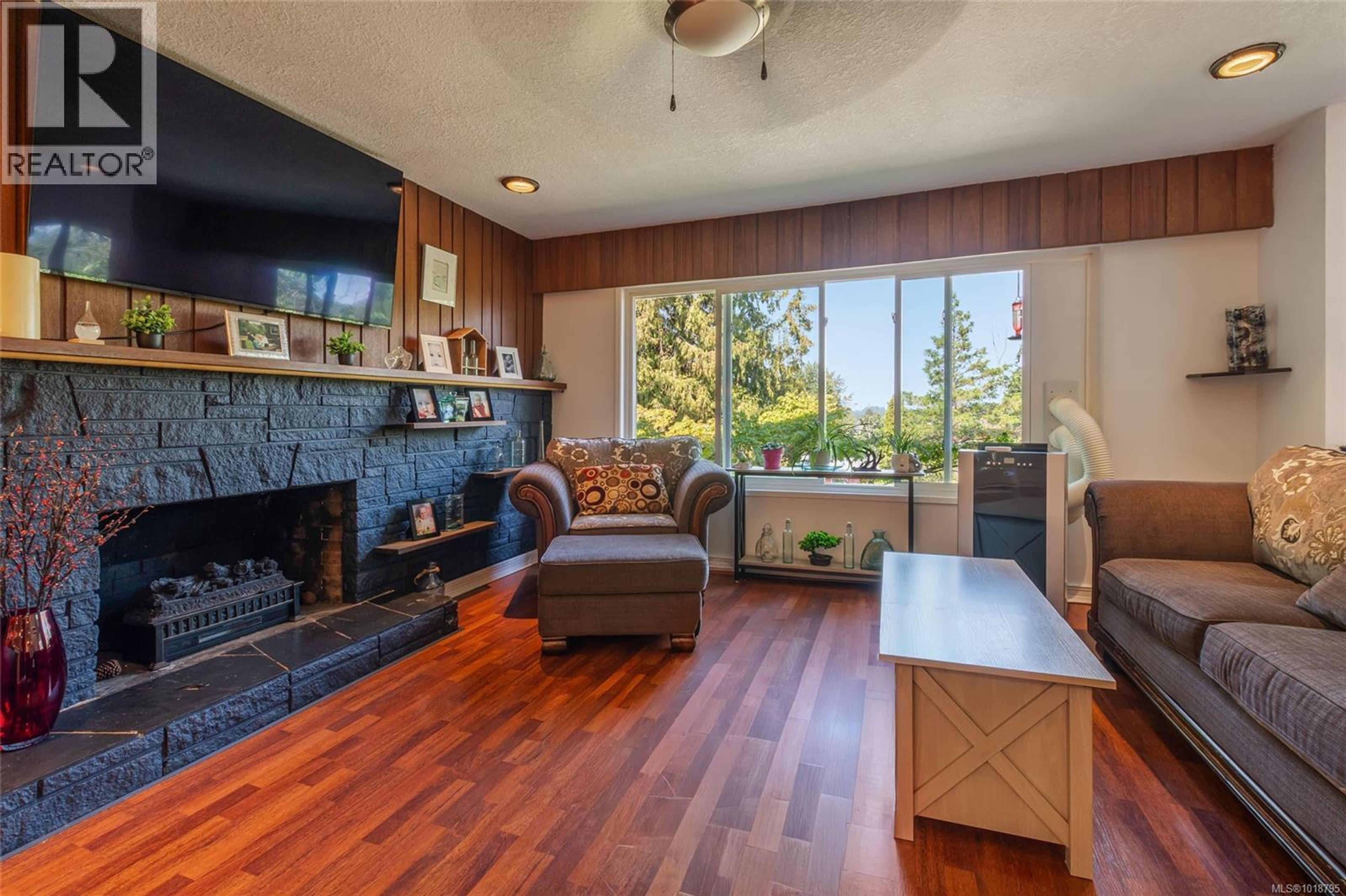 43 ROBERTA RD E - Image 3