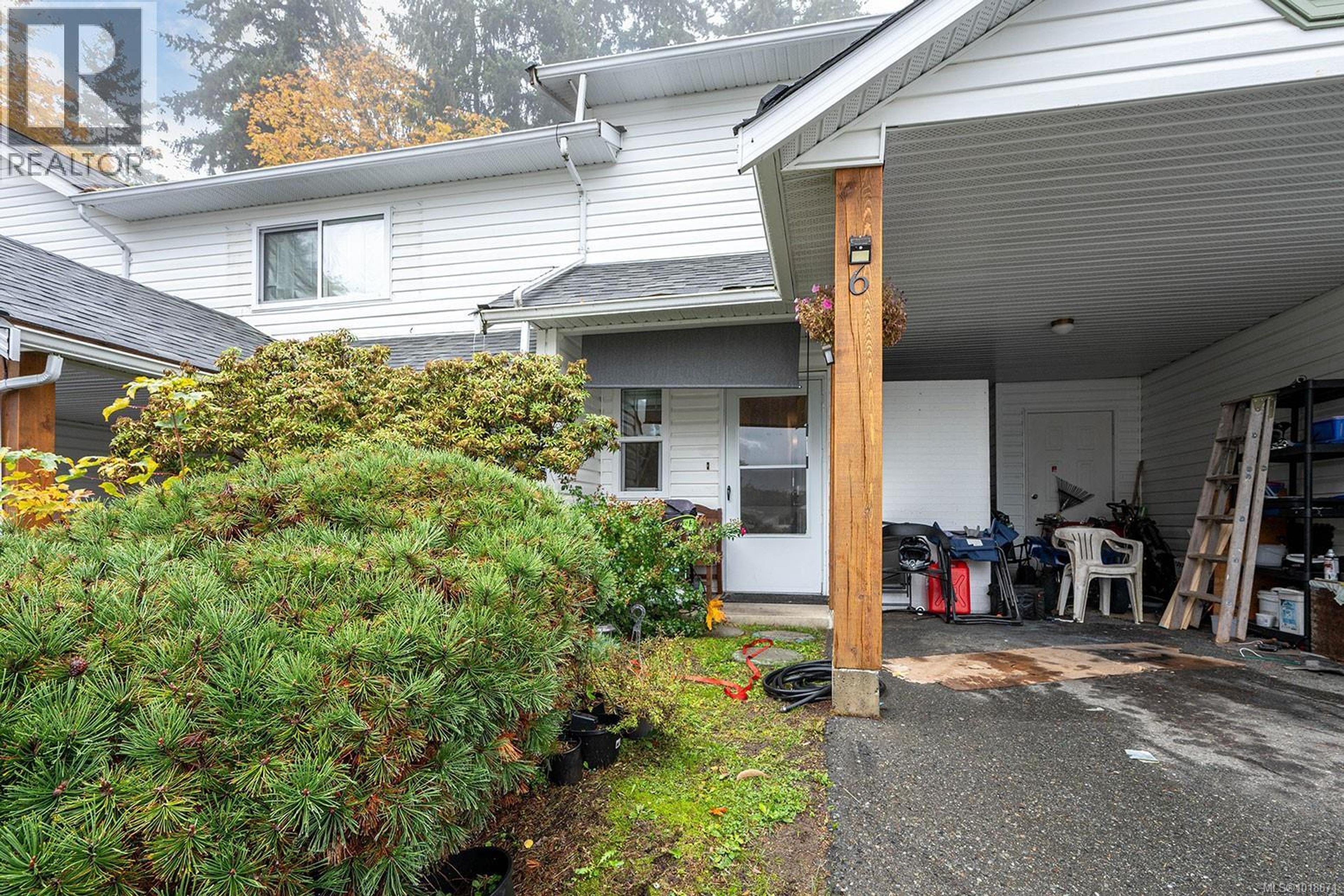 711 Malone Rd, Ladysmith - Exteriors - Photo 1