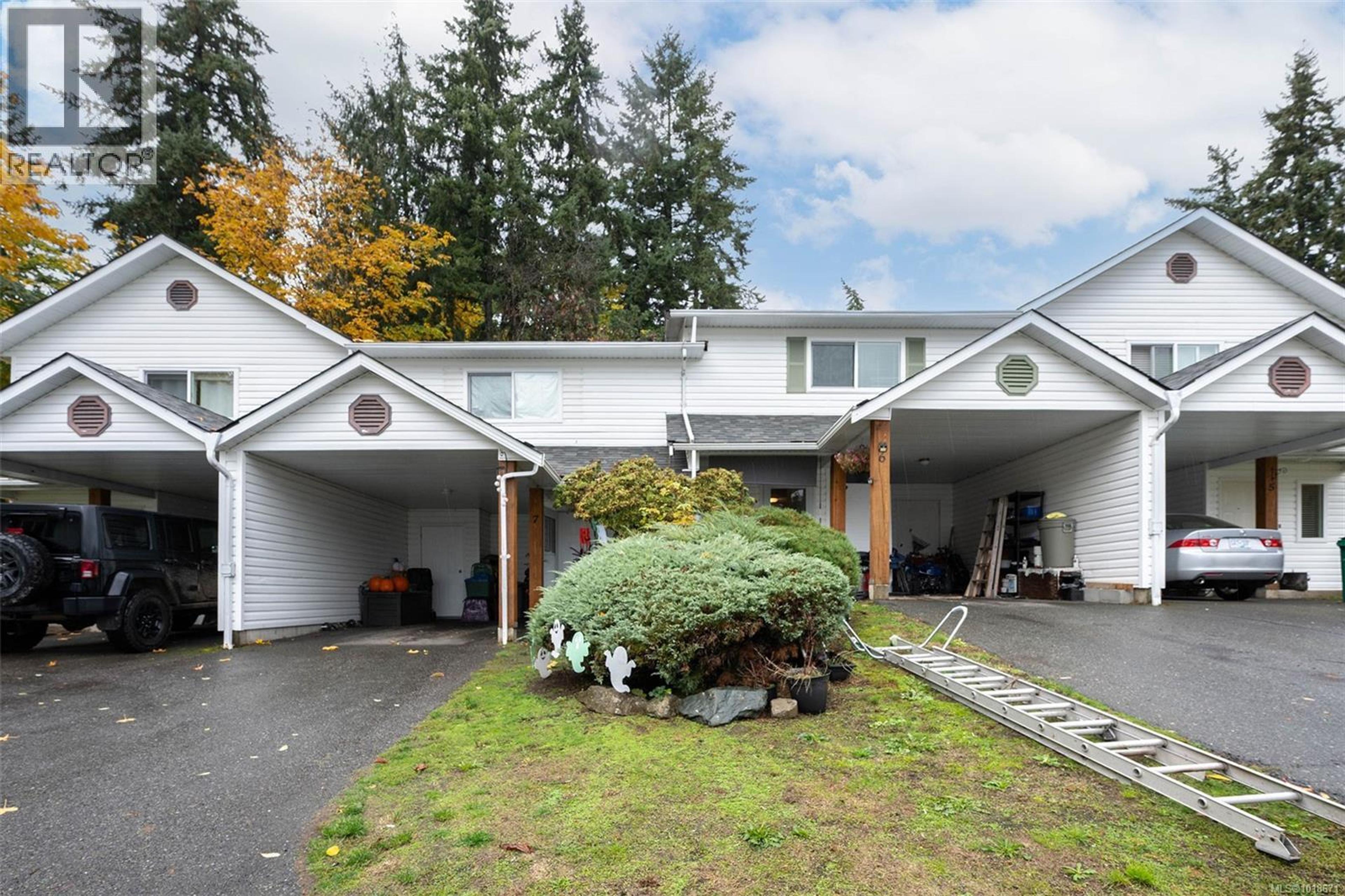 711 Malone Rd, Ladysmith - Exteriors - Full Complex View - Photo 3