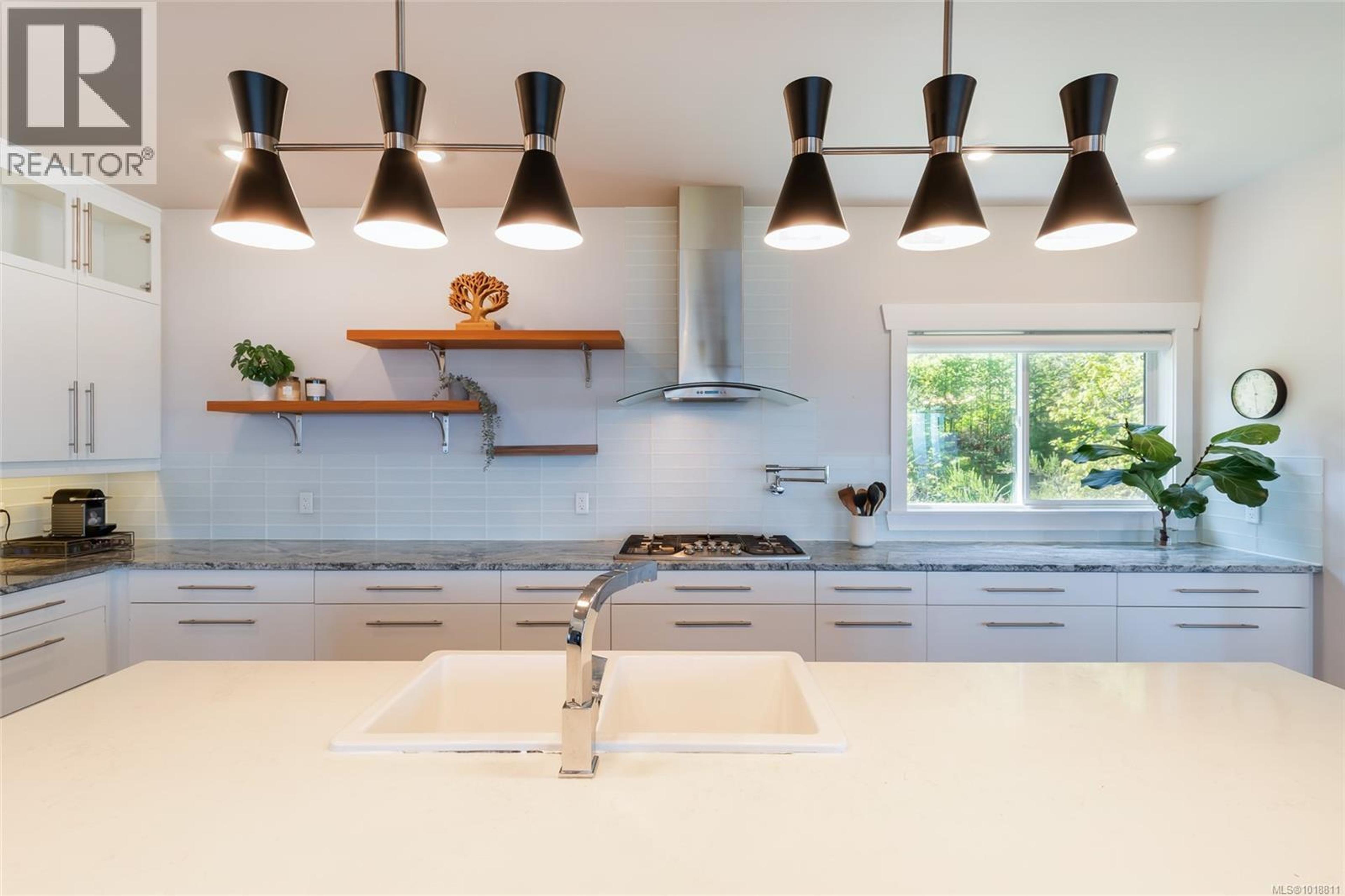 5109 LAGUNA WAY - Image 2