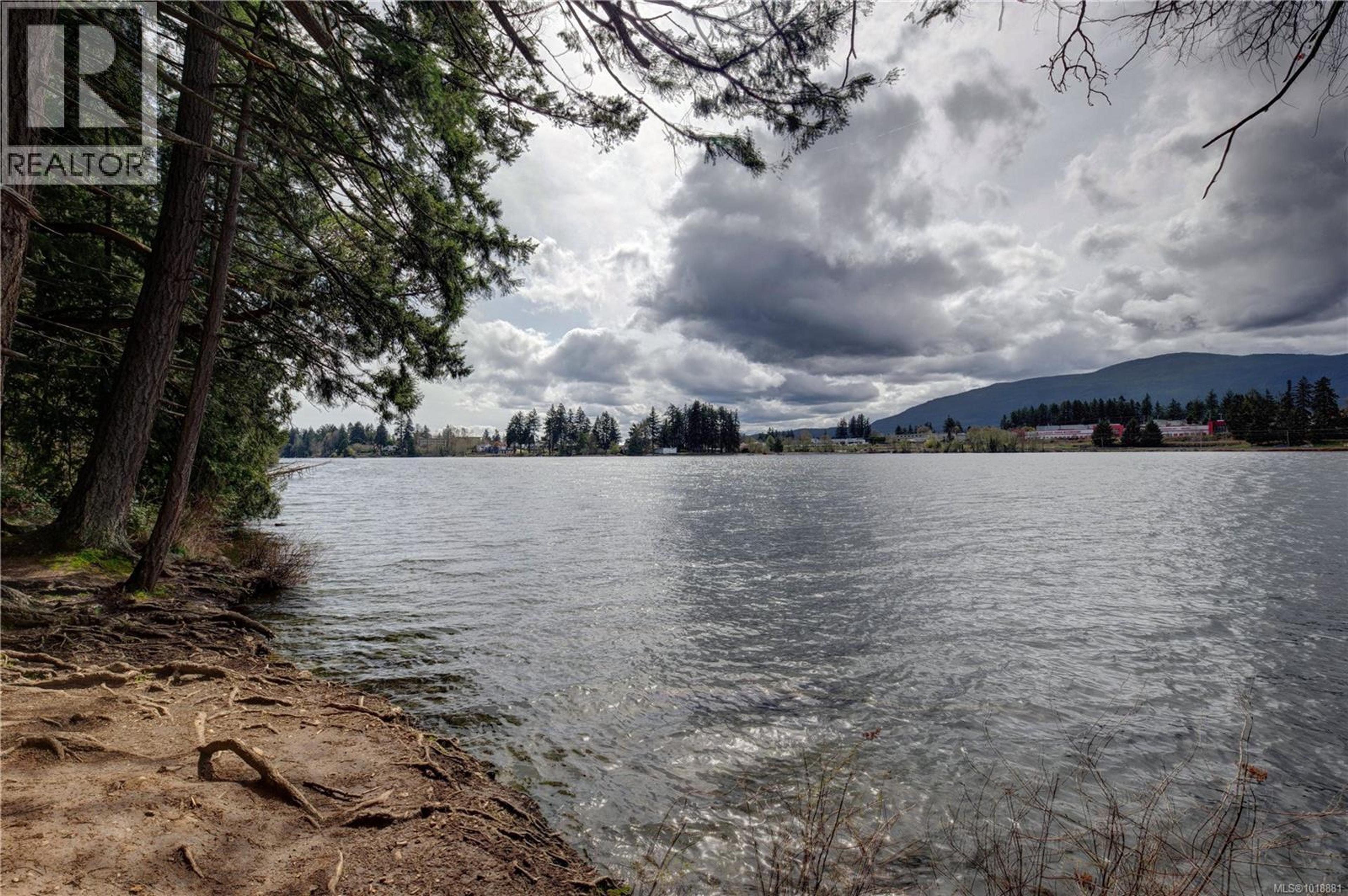 321 WOODHAVEN DR - Image 2