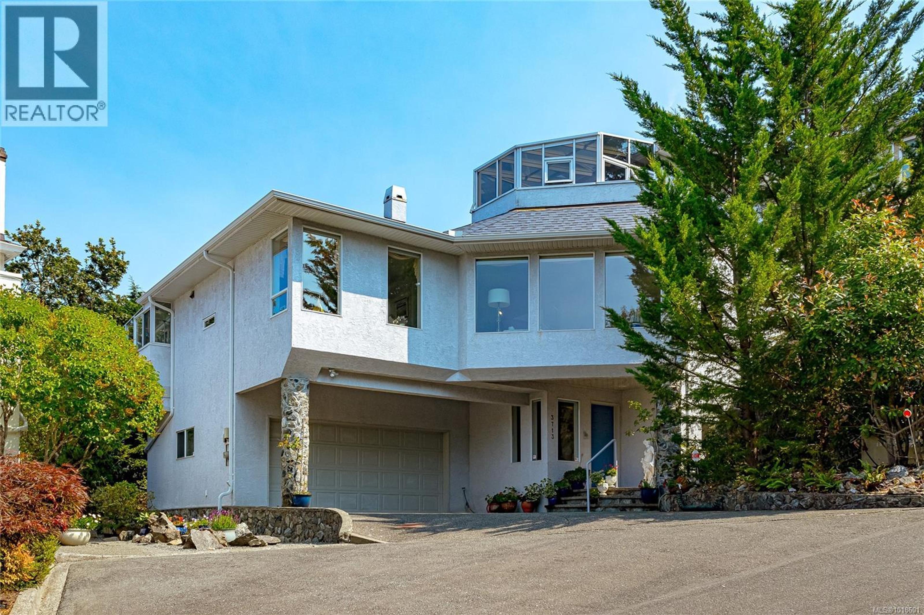 3713 Pointer Pl, Saanich - Exteriors - Photo 3