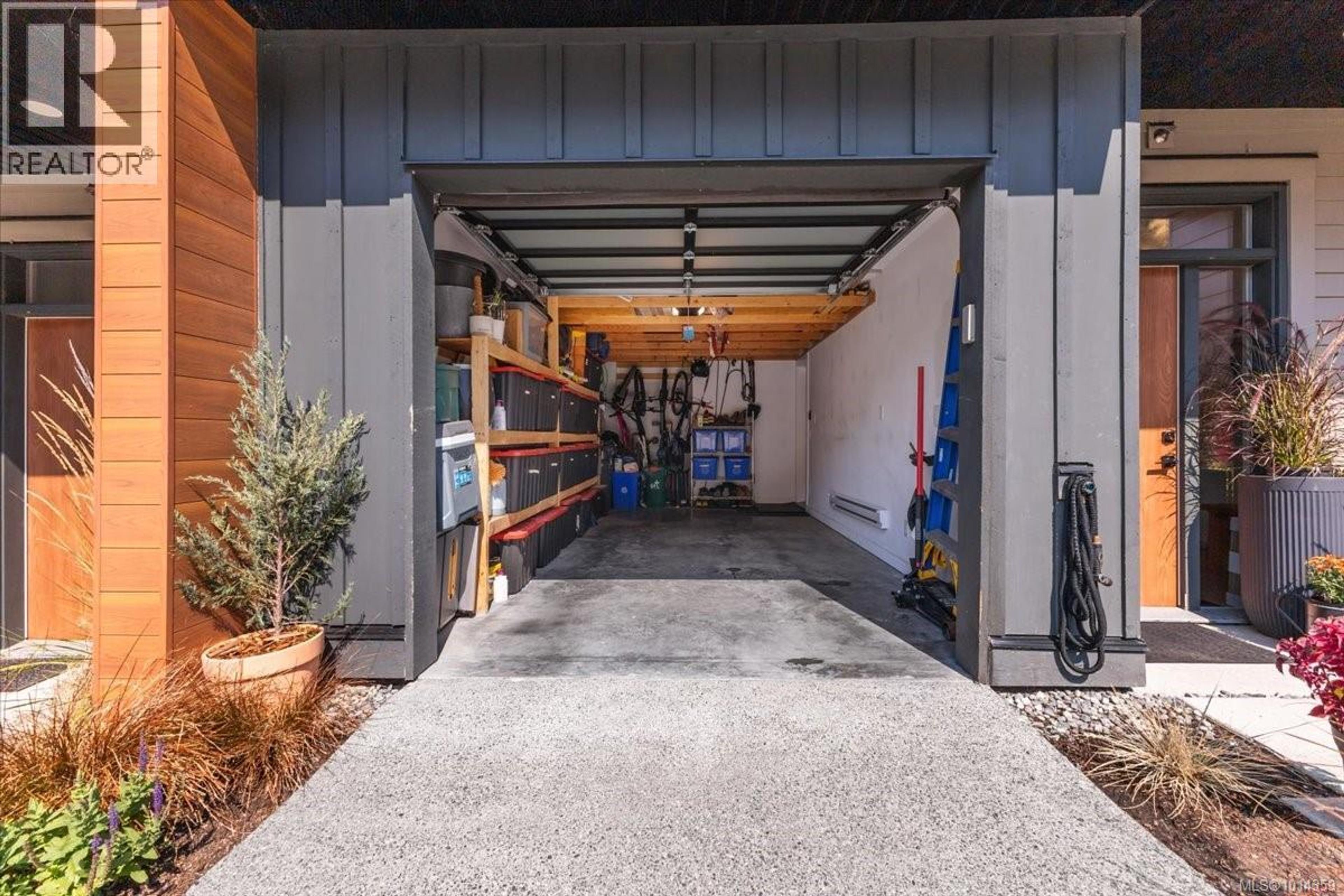 5711 Vanderneuk Rd, Nanaimo - Exteriors - Photo 6