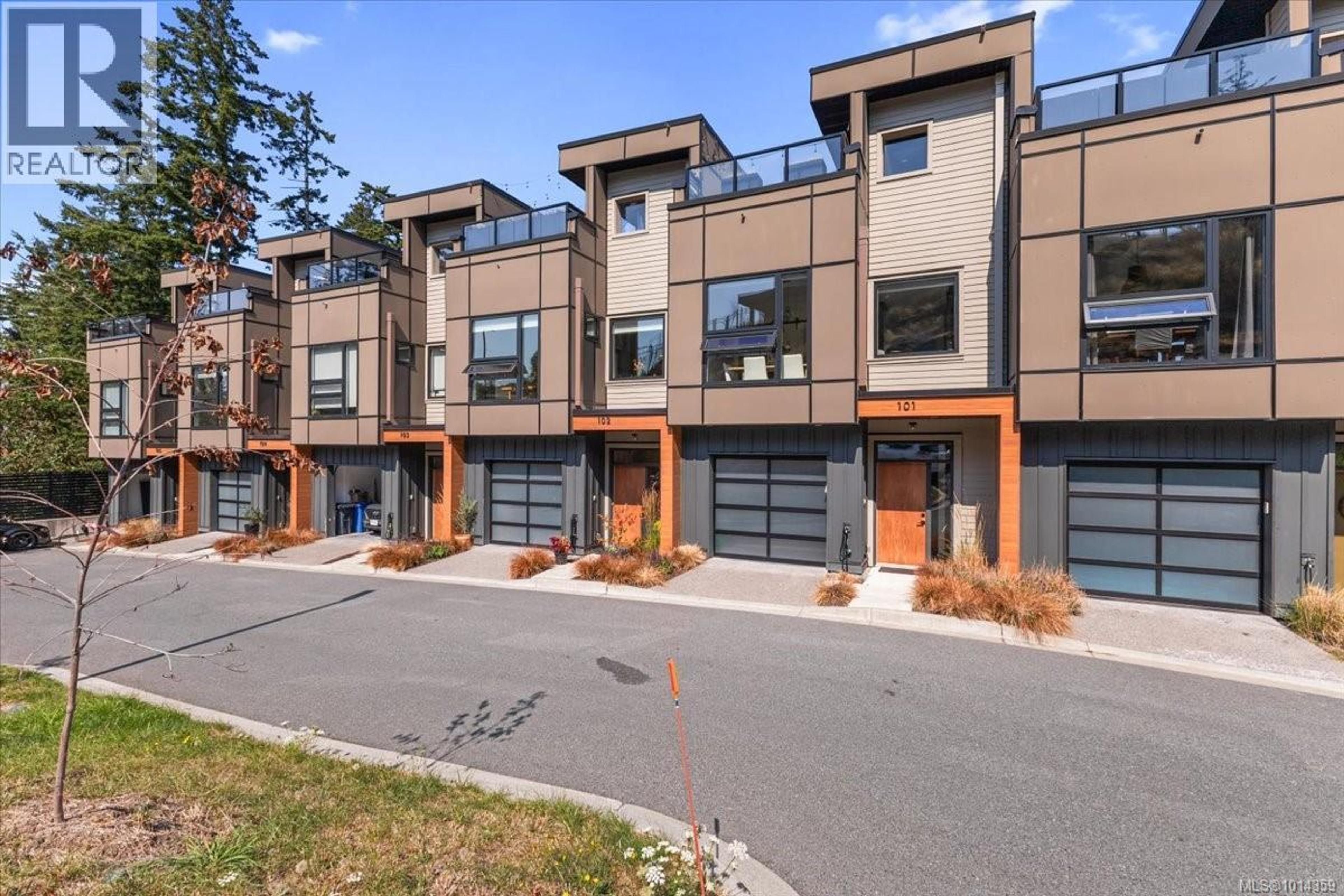 5711 Vanderneuk Rd, Nanaimo - Exteriors - Full Complex View - Photo 8