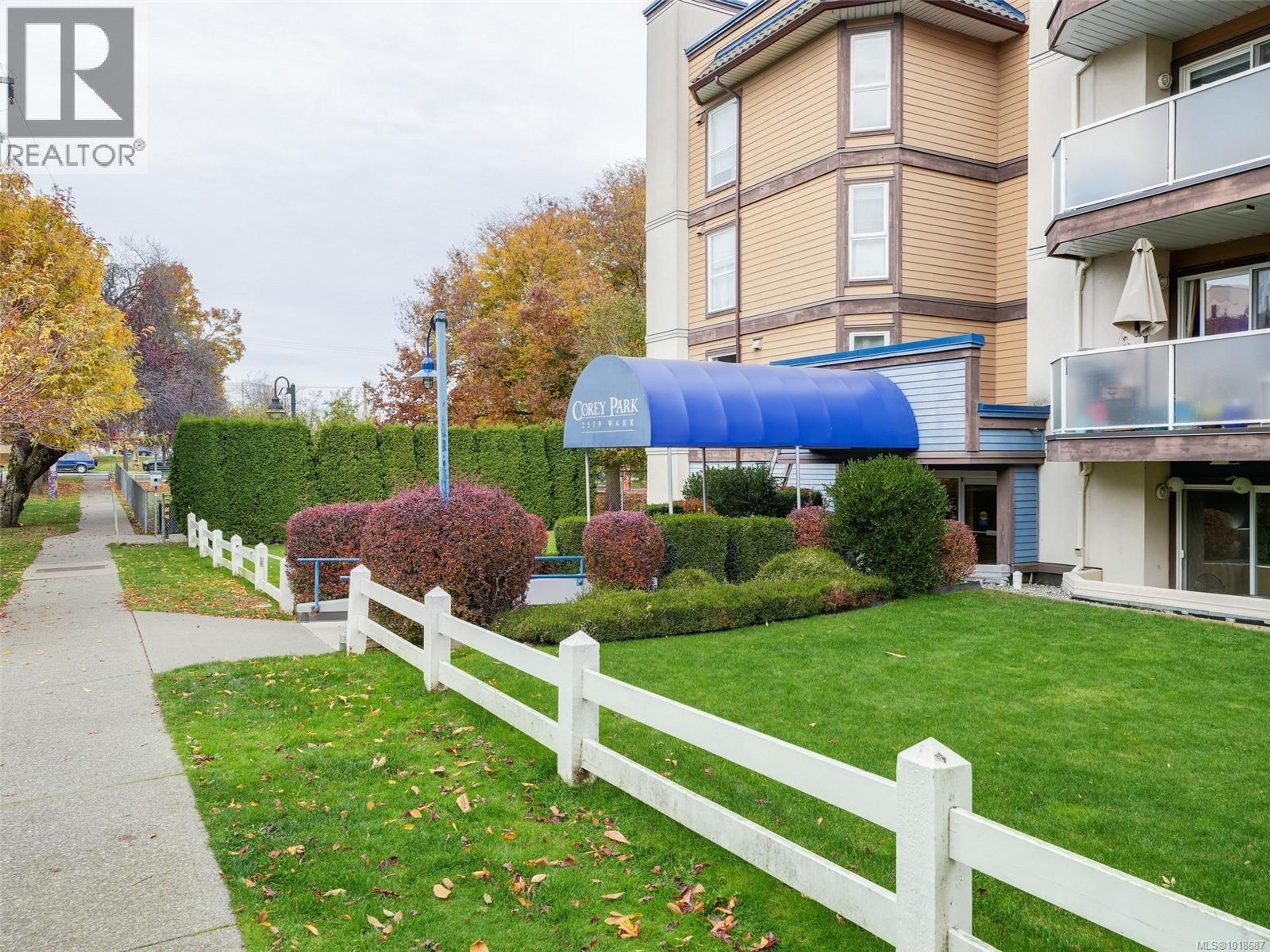 2529 Wark St, Victoria - Exteriors - Photo 2