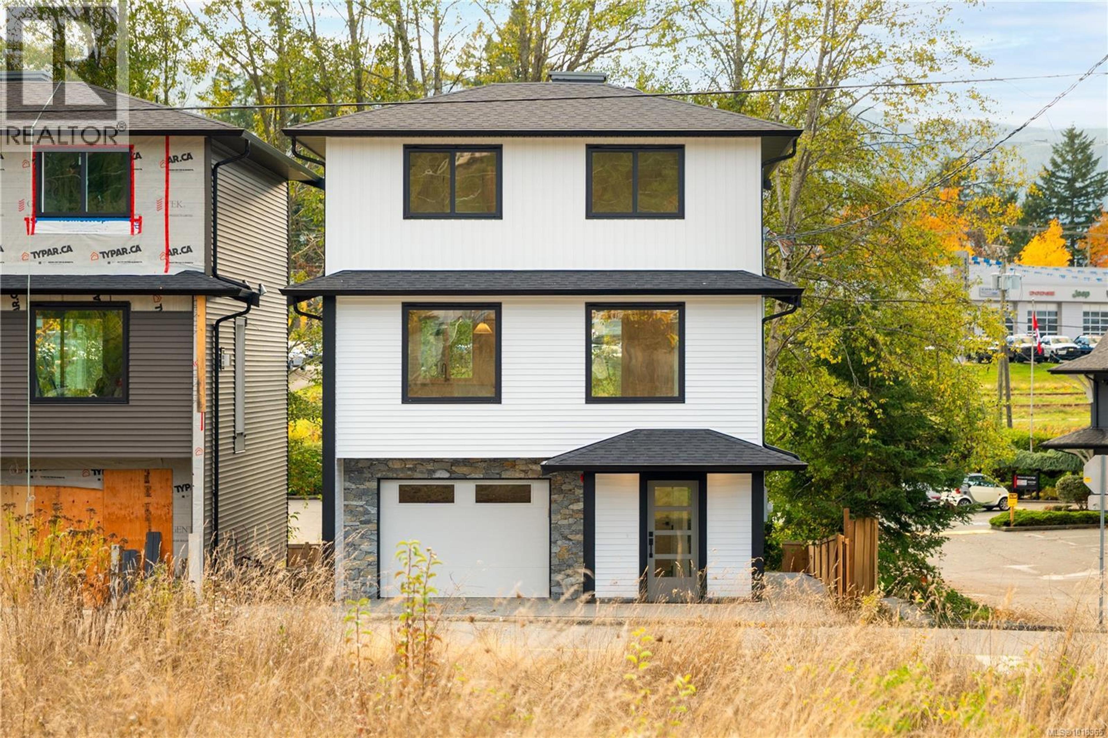 4193 CORUNNA AVE - Main Image