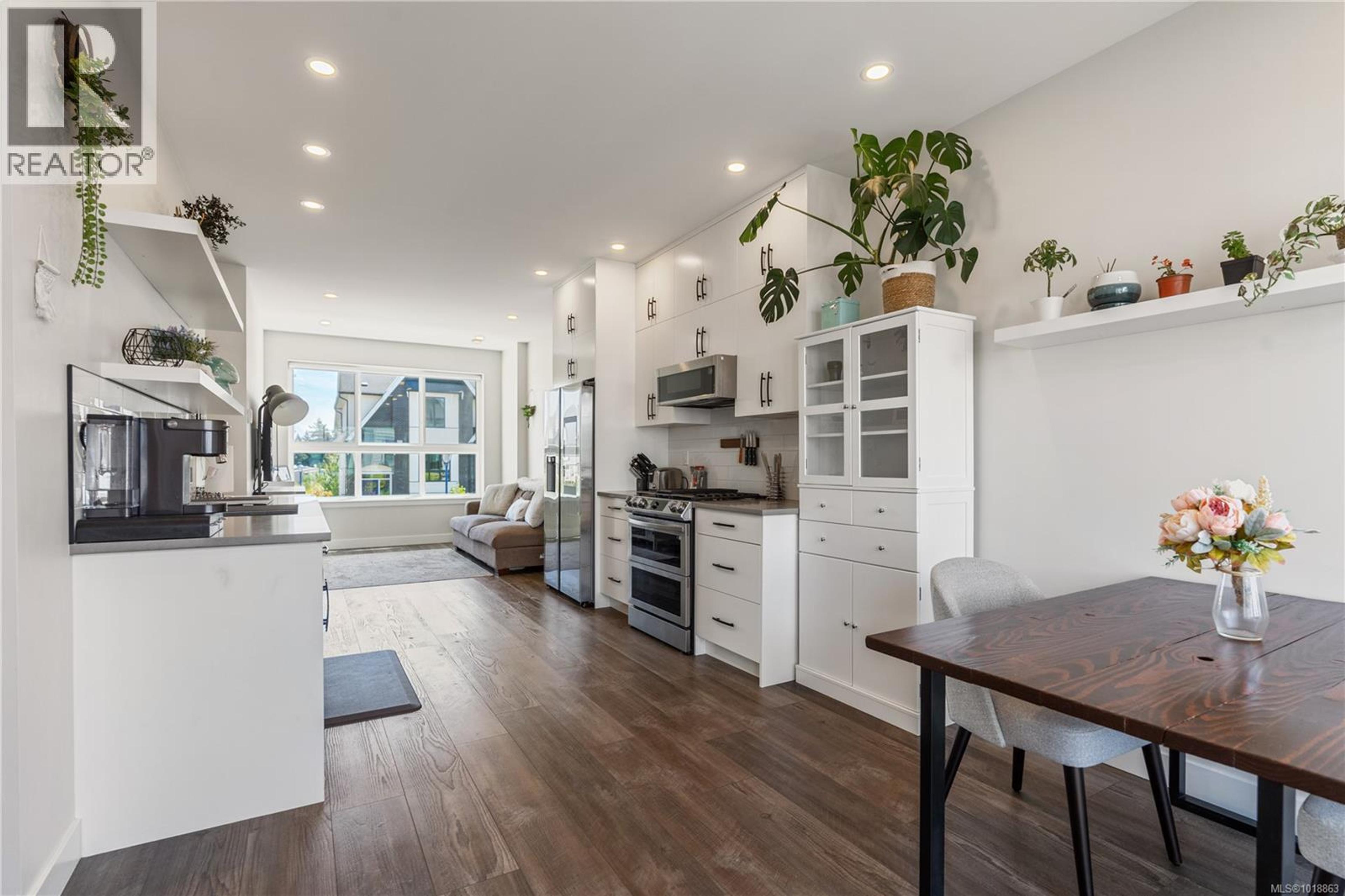 1023 BOXCAR CLOSE - Main Image