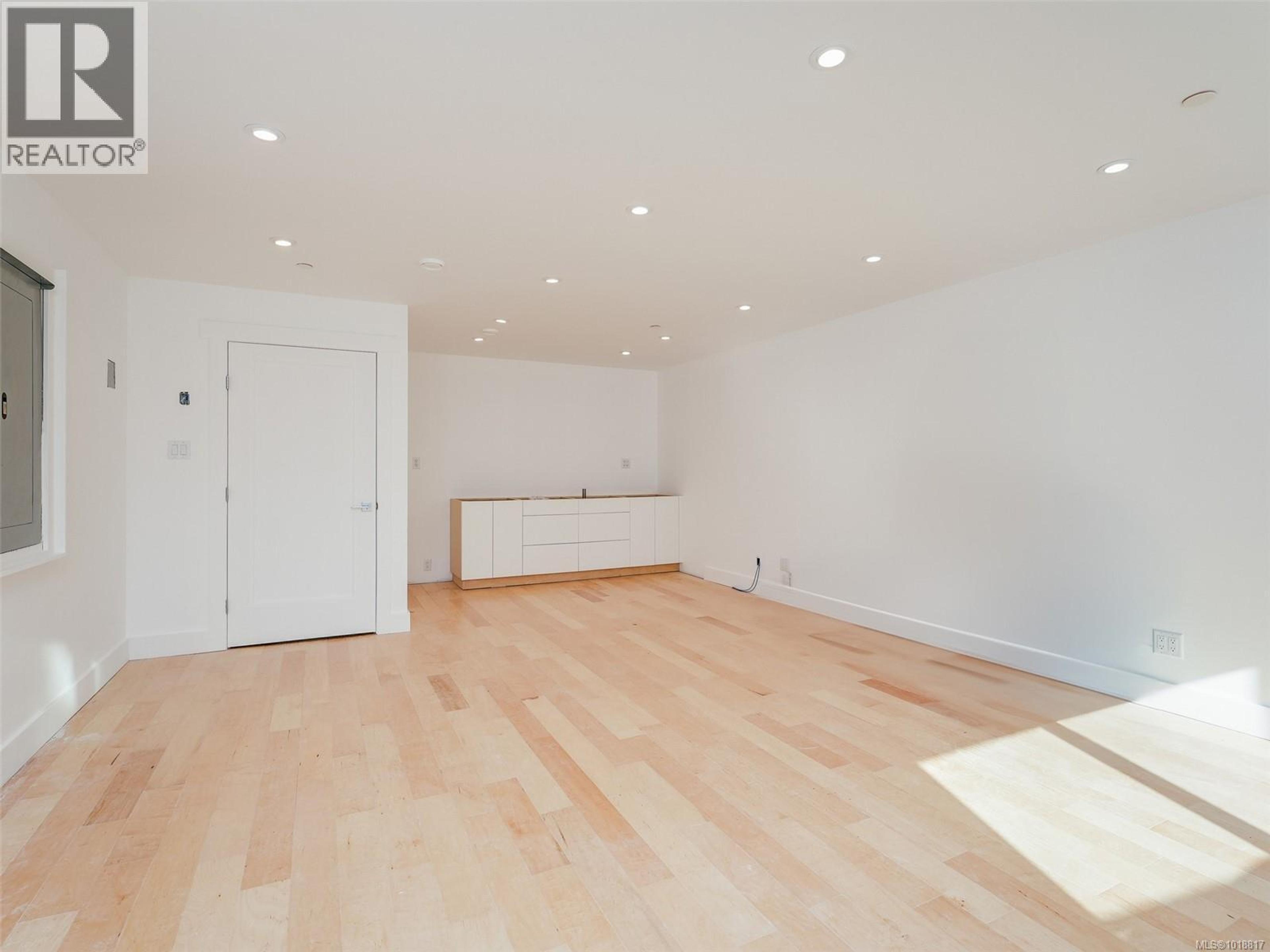 #109 1105 PANDORA AVE - Image 3