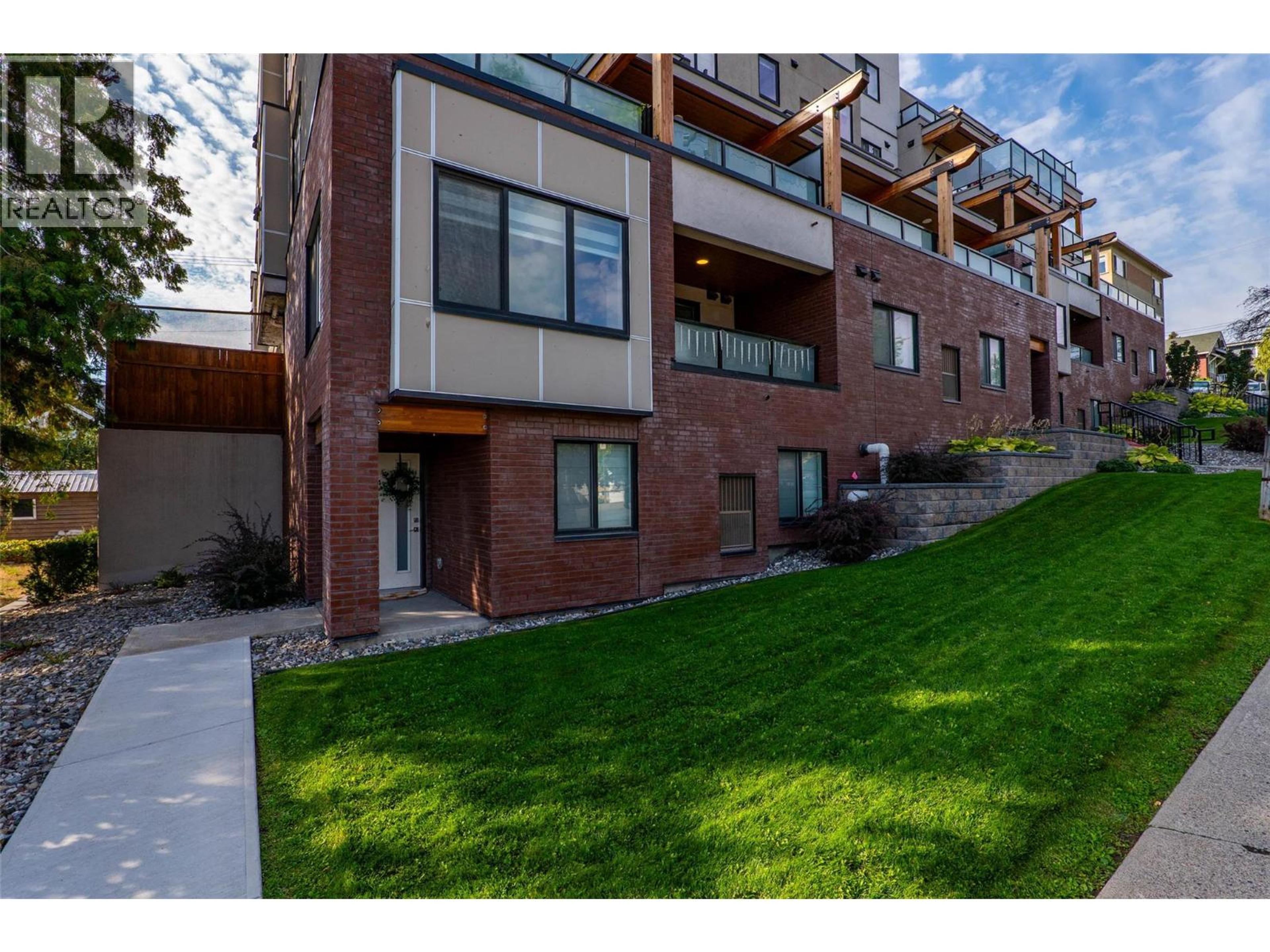 227 BATTLE Street, Kamloops - Exteriors - Full Complex View - Photo 2