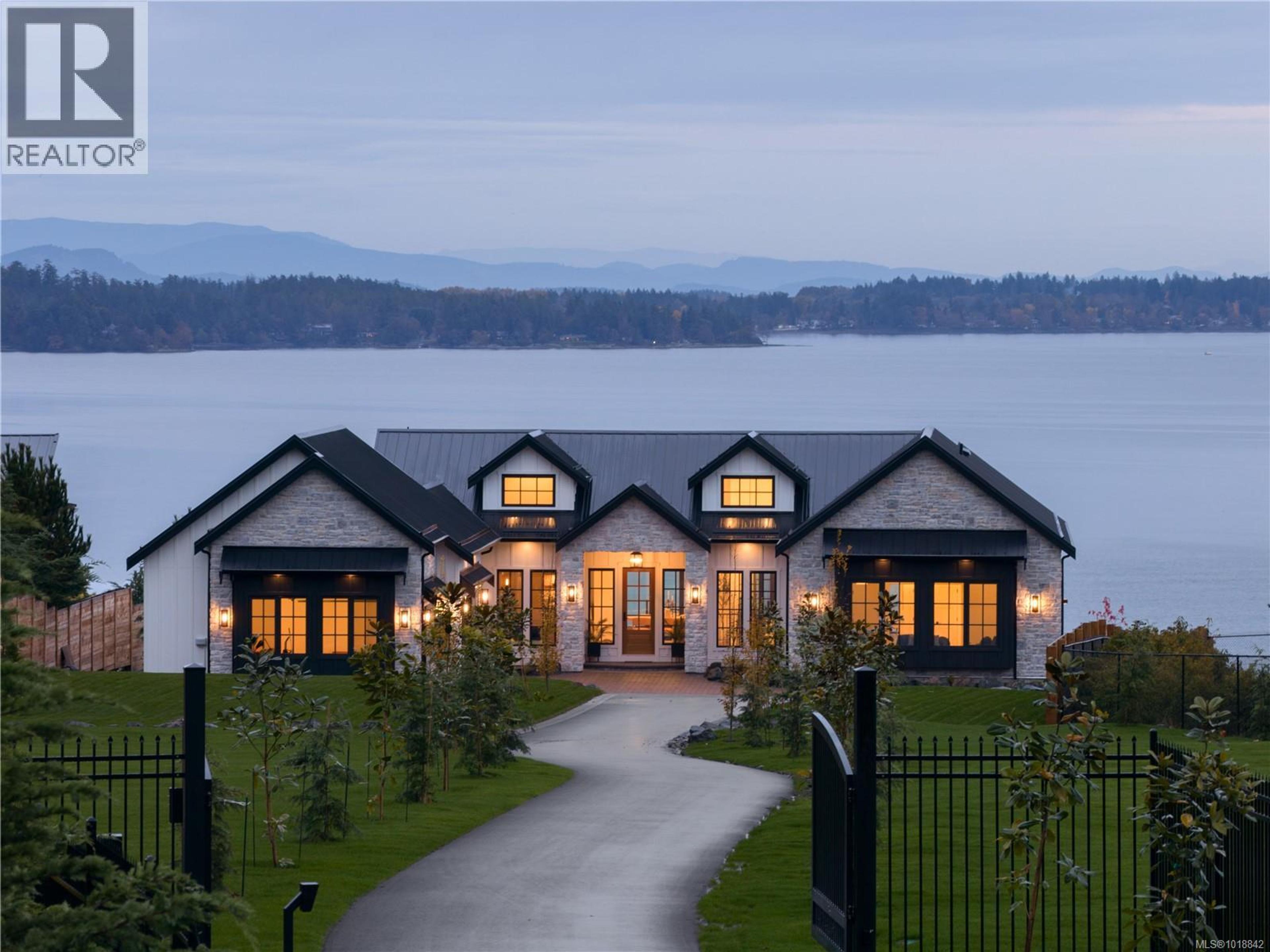 3080 Beachfront Cres, Mill Bay - Exteriors - Photo 2