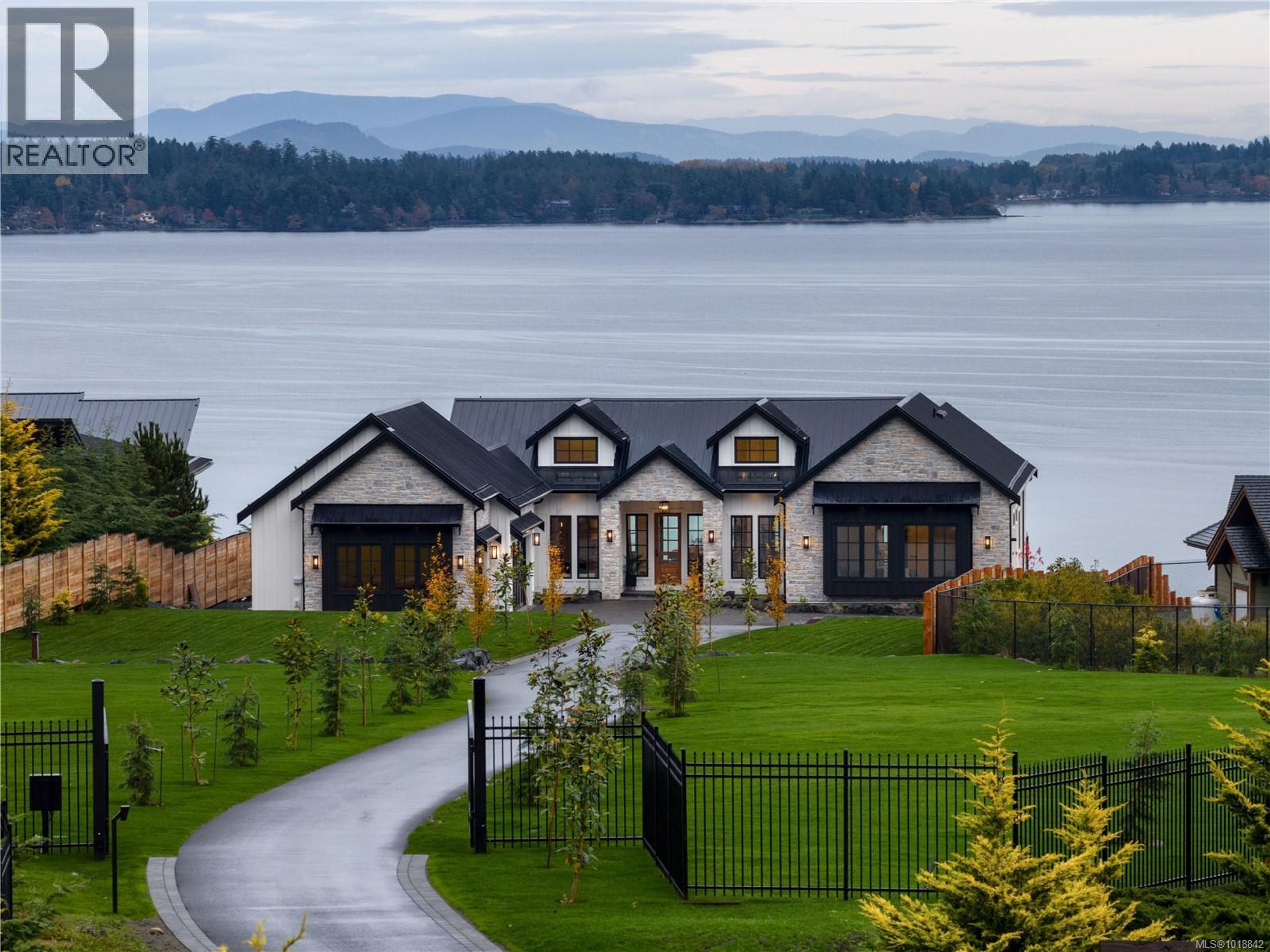 3080 Beachfront Cres, Mill Bay - Exteriors - Photo 7