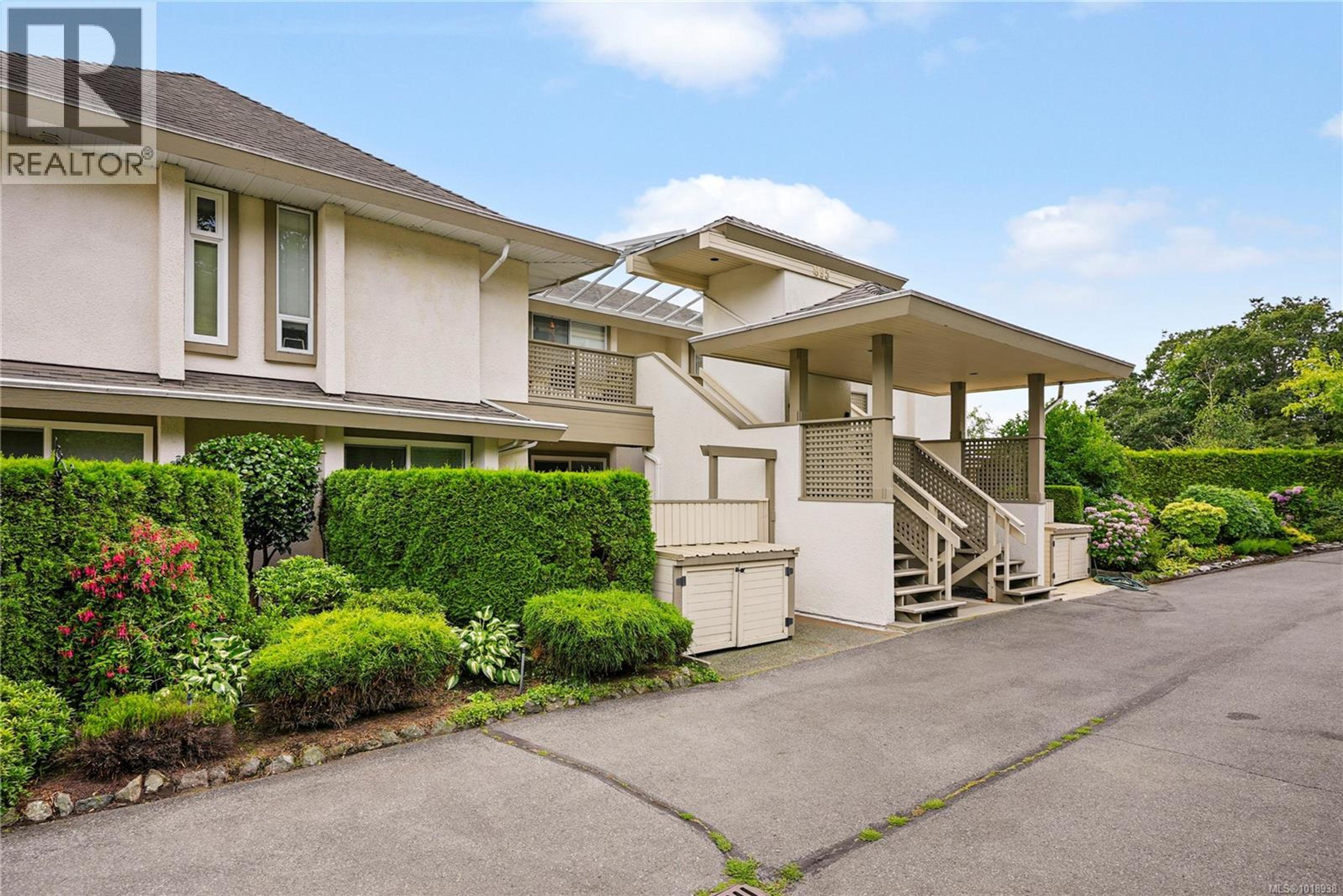 895 Royal Oak Ave, Saanich - Exteriors - Photo 4